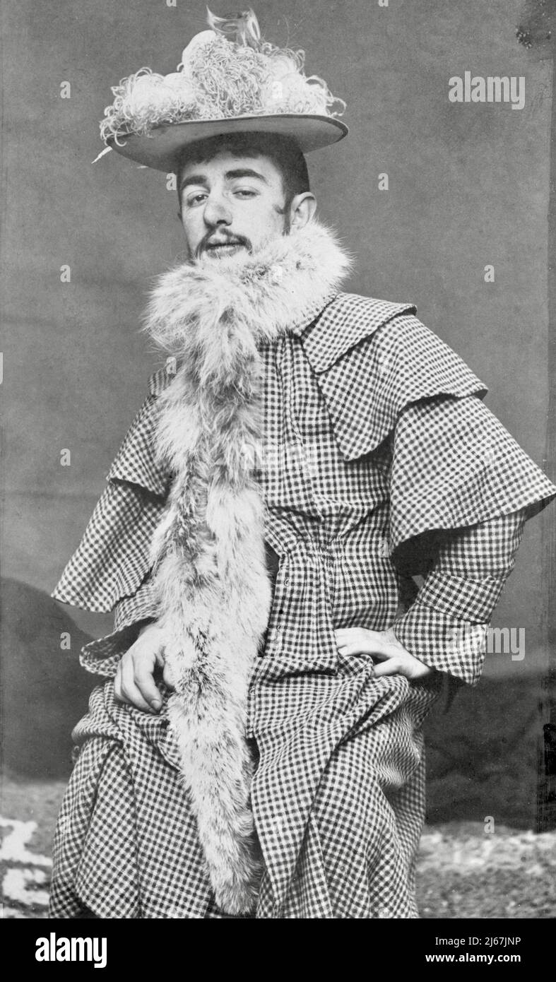 Maurice Guibert - Henri de Toulouse-Lautrec wearing Jane Avril's hat and boa - circa 1892. Stock Photo