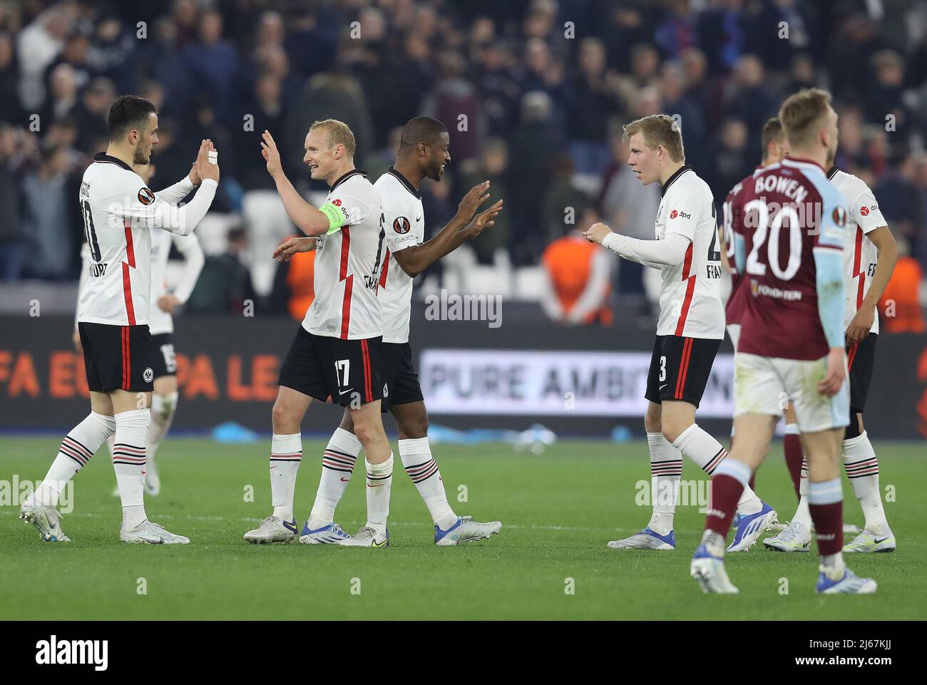 London, UK. 28th April 2022. Sebastian Rode (C) of Eintracht Frankfurt celebrates with team mates after the UEFA Europa League match at the London Stadium, London. Picture credit should read: Paul Terry / Sportimage Credit: Sportimage/Alamy Live News Stock Photo