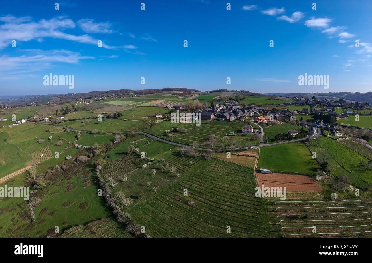 Vue panoramique printanière aérienne des trois villages Stock Photo