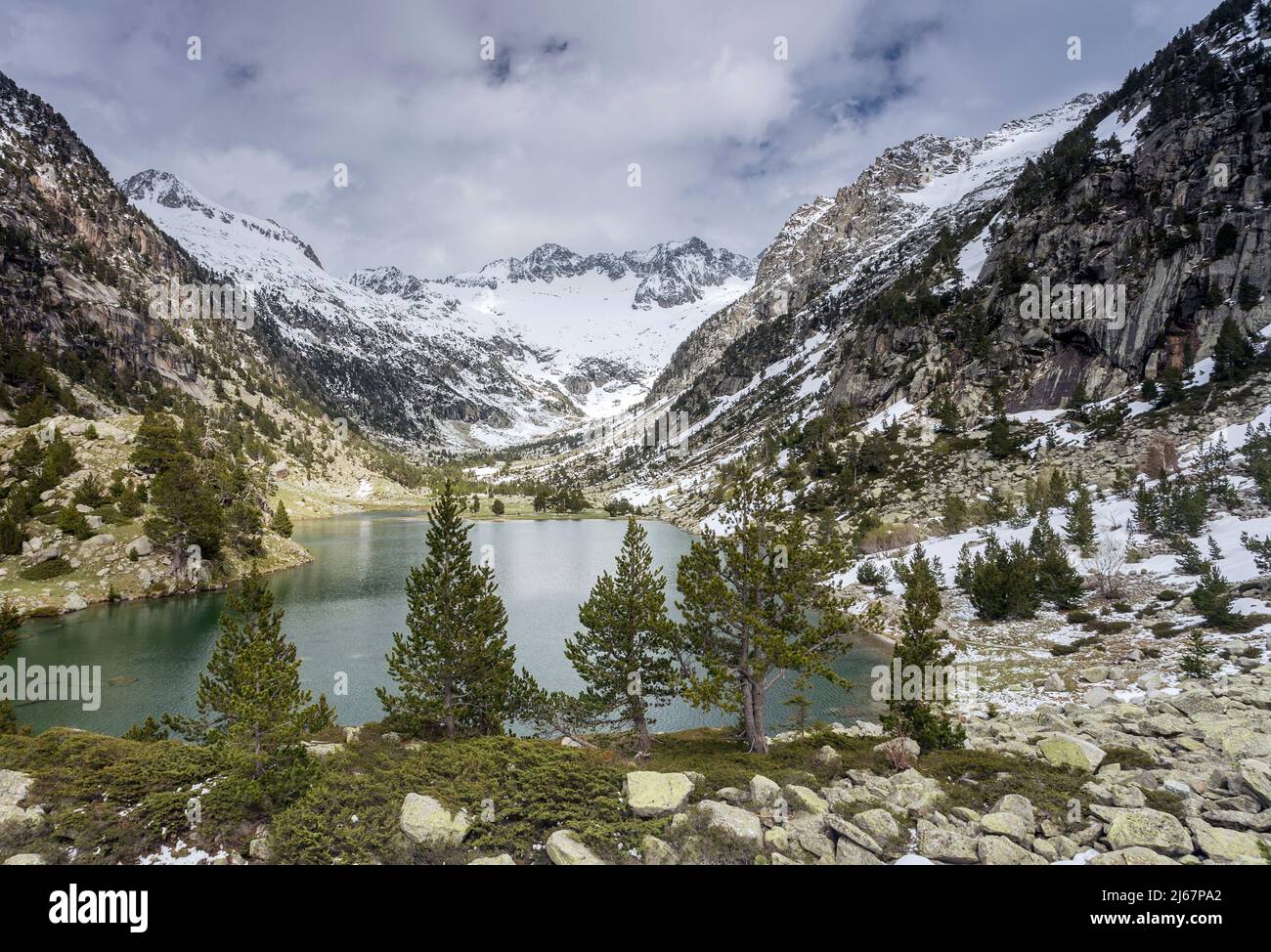 Besiberri lake, Aiguestortes national park, Pyrenees, Spain Stock Photo