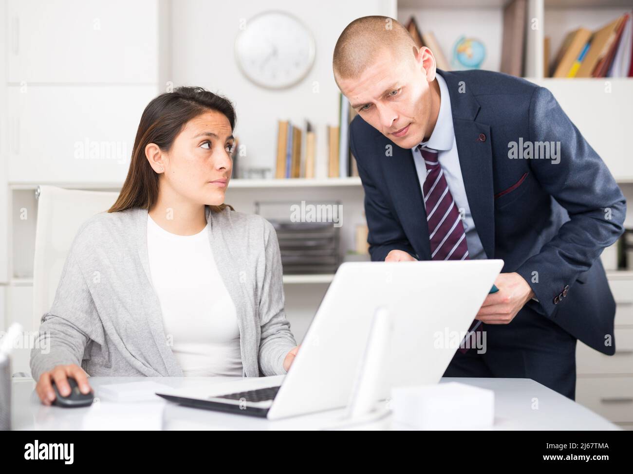 2 people business monitor hi-res stock photography and images - Alamy