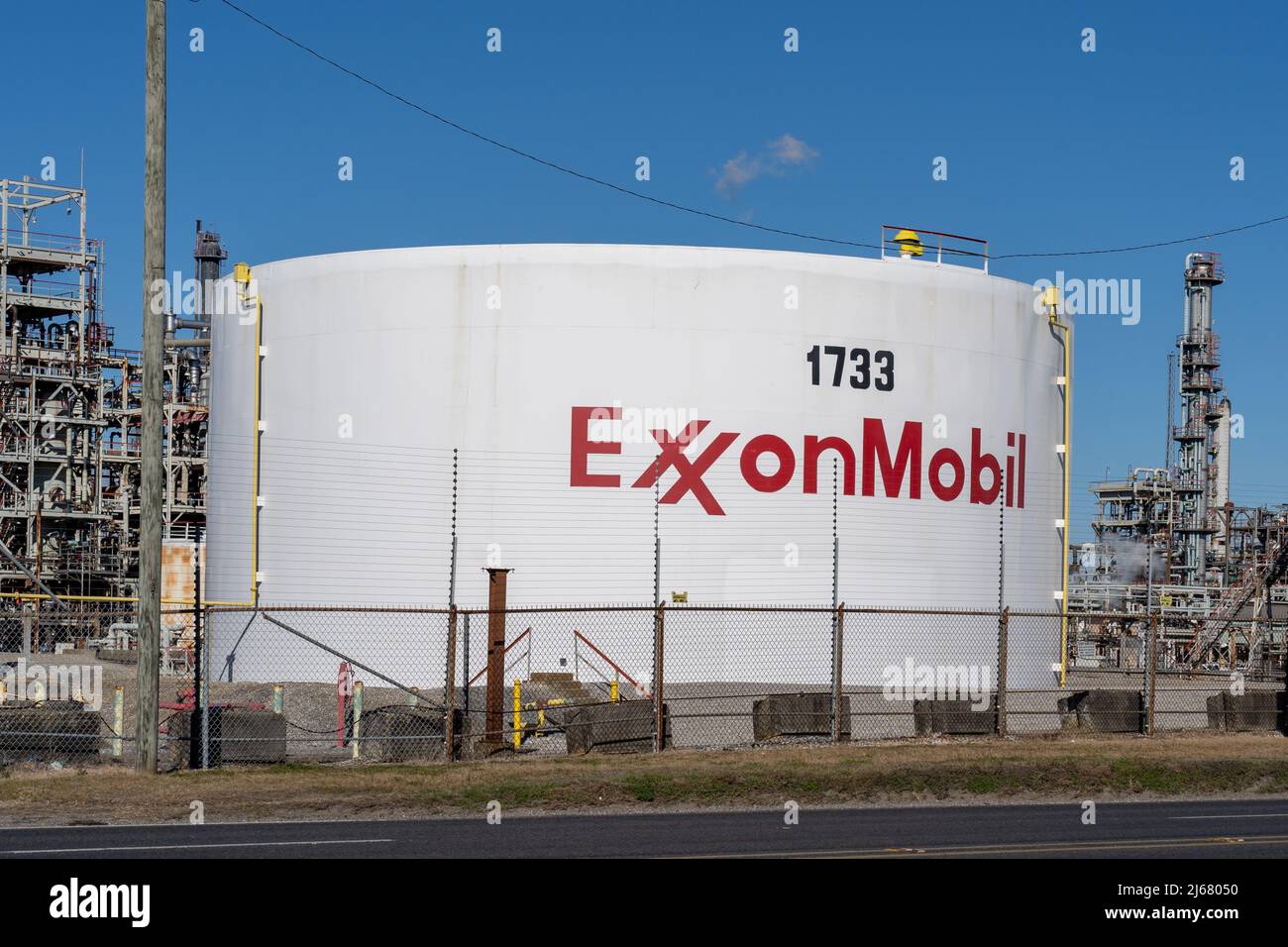 Exxon mobil oil refinery hi-res stock photography and images - Alamy