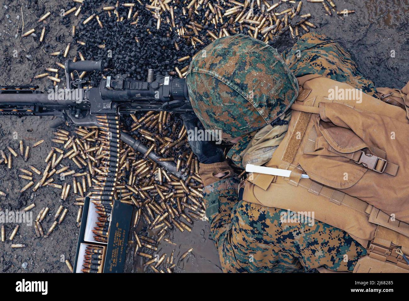 U.S. Navy Hospital Corpsman 3rd Class Joey Miller, assigned to the Logistics Combat Element, 22nd Marine Expeditionary Unit, fires an M240B machine gun during a bilateral training event in Setermoen, Norway, April 21, 2022. The 22nd MEU, embarked aboard the Kearsarge Amphibious Ready Group, is participating in a bilateral training event with the Kingdom of Norway’s Armed Forces to strengthen U.S. and Norway interoperability ensuring collective capabilities and steadfast partnerships among NATO allies and partners. (U.S. Navy Photo by Mass Communication Specialist 1st Class Tyler Thompson) Stock Photo