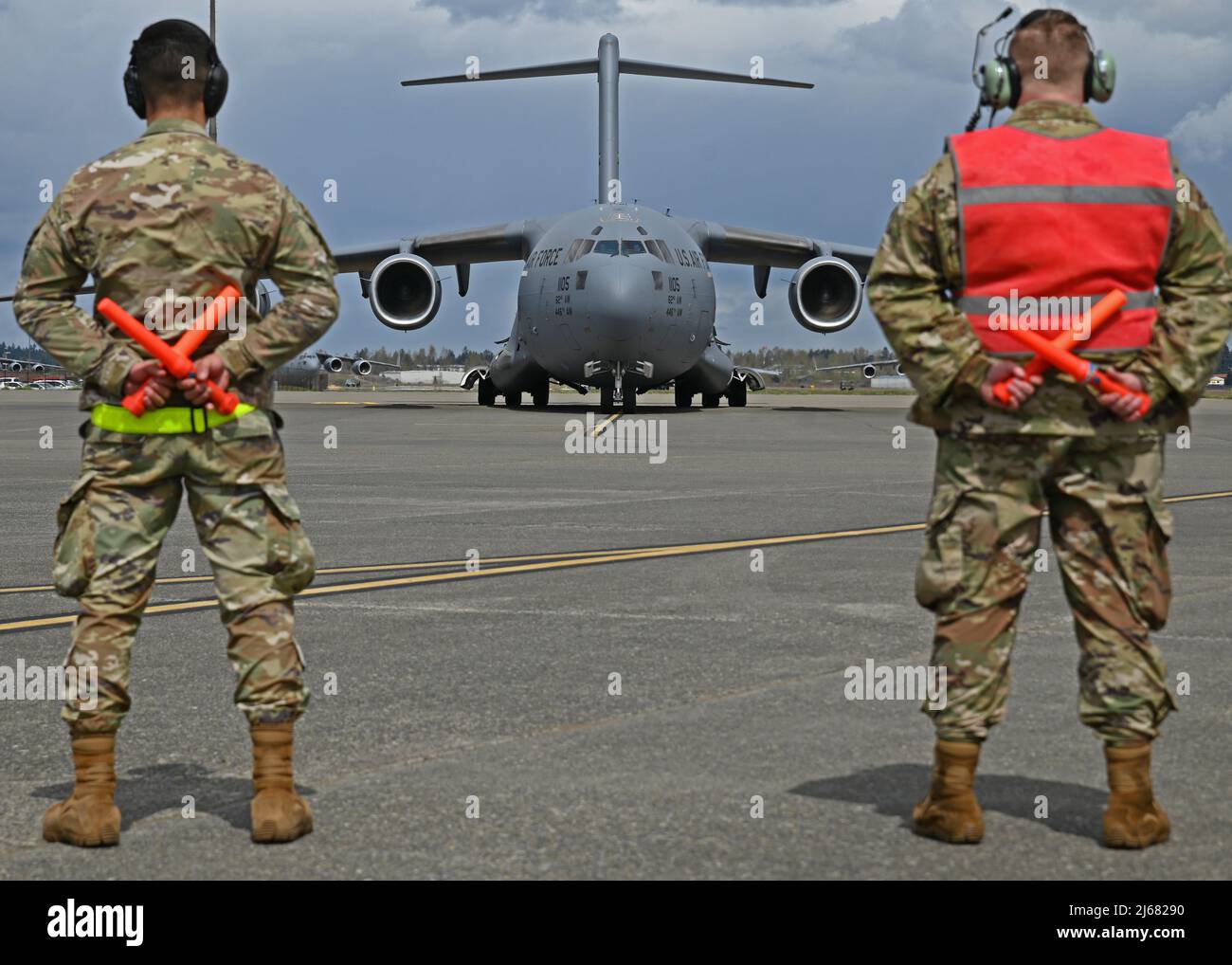 U s air force hydraulics technicians hi-res stock photography and ...