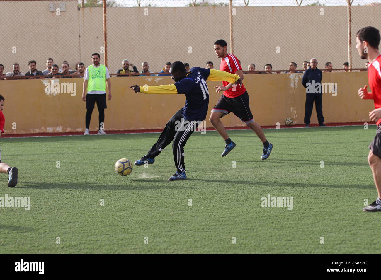 A Nigerian player dribbles the ball in Al-Sikt prison in Misurata, and this demonstration falls within the framework of the educational and sports programs organized by the Foundation to create a spirit of interaction between prisoners during the month of Ramadan. Stock Photo