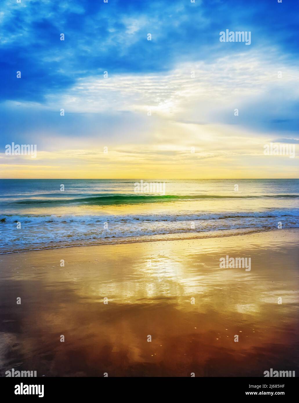 Serene empty beach gentle waves hi-res stock photography and images - Alamy