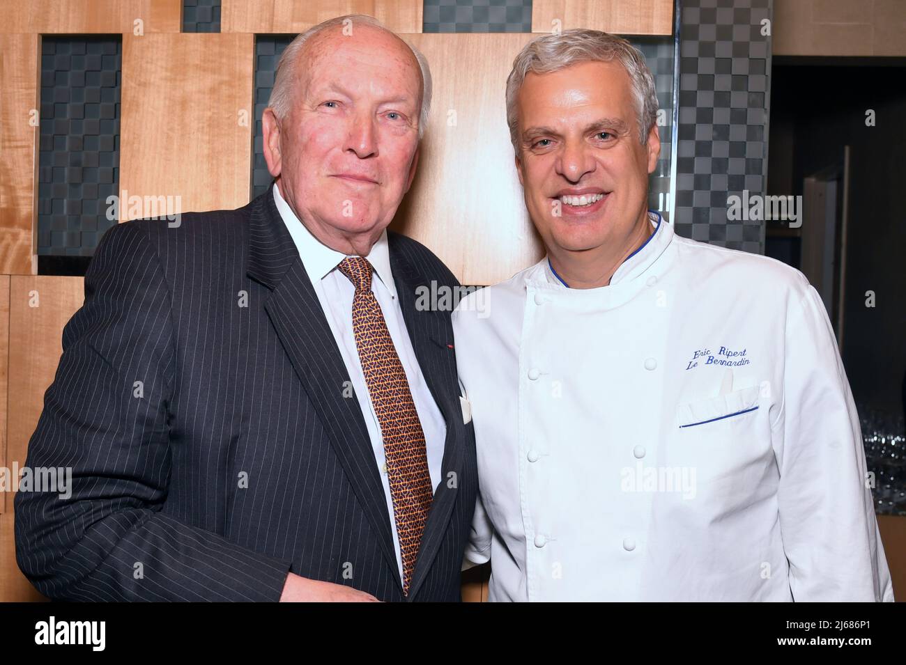 New York, USA. 28th Apr, 2022. George Sape and Chef Eric Ripert pose during a fundraiser dinner for American Friends of La Cite du vin in Bordeaux, at Le Bernadin restaurant, in New York, NY, April 28, 2022. (Photo by Anthony Behar/Sipa USA) Credit: Sipa USA/Alamy Live News Stock Photo