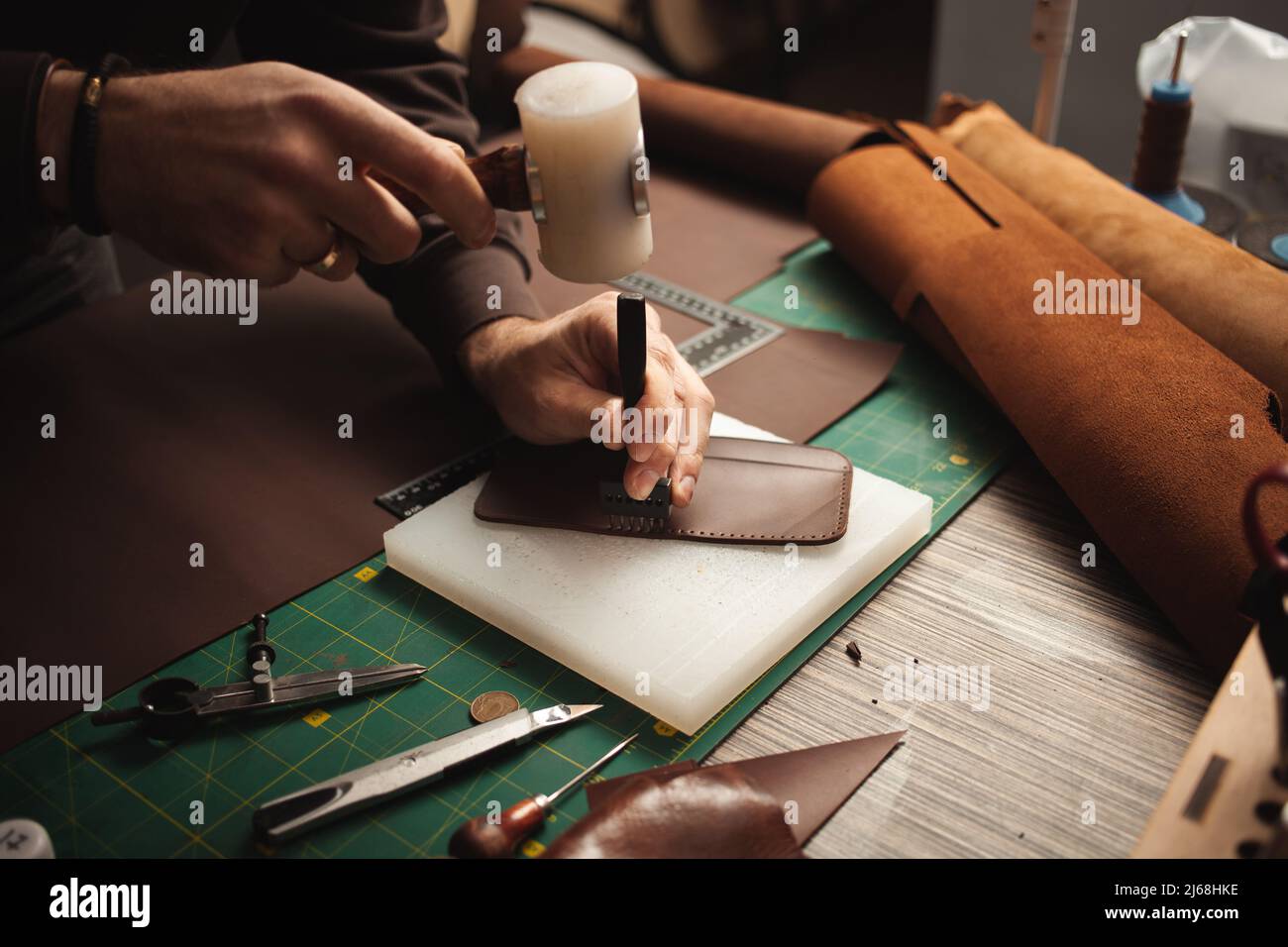 Leatherworker hi-res stock photography and images - Alamy
