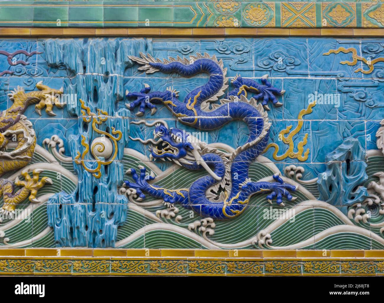 The purple dragon hi-res stock photography and images - Alamy