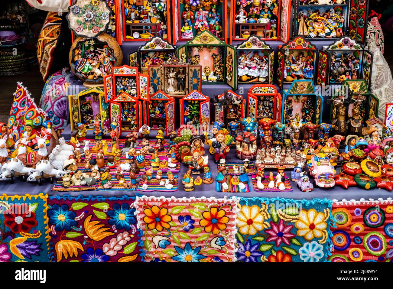 Colourful Souvenirs For Sale At The Sunday Market At Pisac, The Sacred Valley, Calca Province, Peru. Stock Photo
