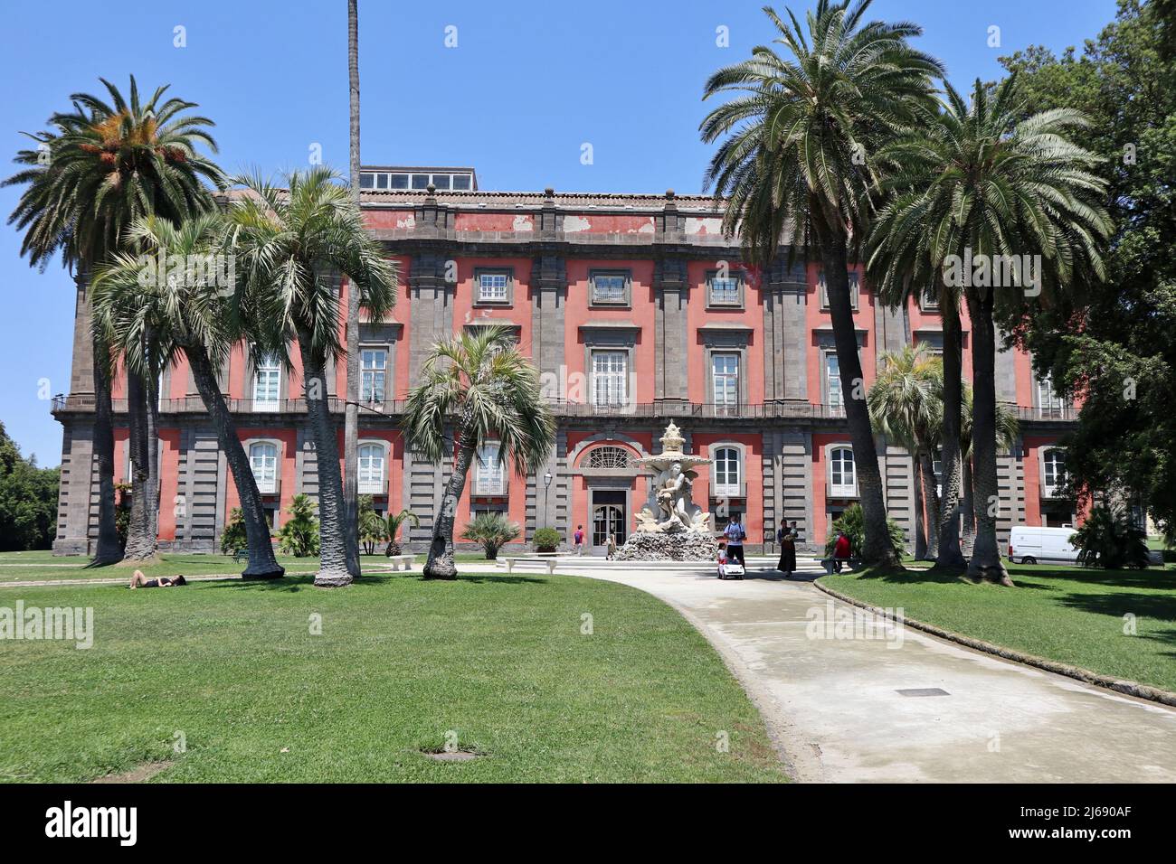 Napoli - Facciata laterale del Museo di Capodimonte dal Belvedere Stock Photo