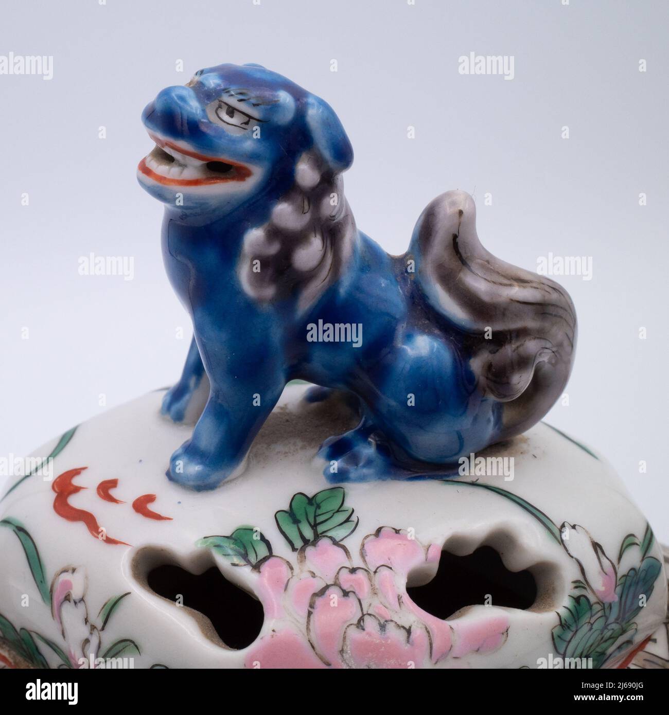 Antique Japanese Kutani Porcelain Koro Incense Burner With Foo Lion