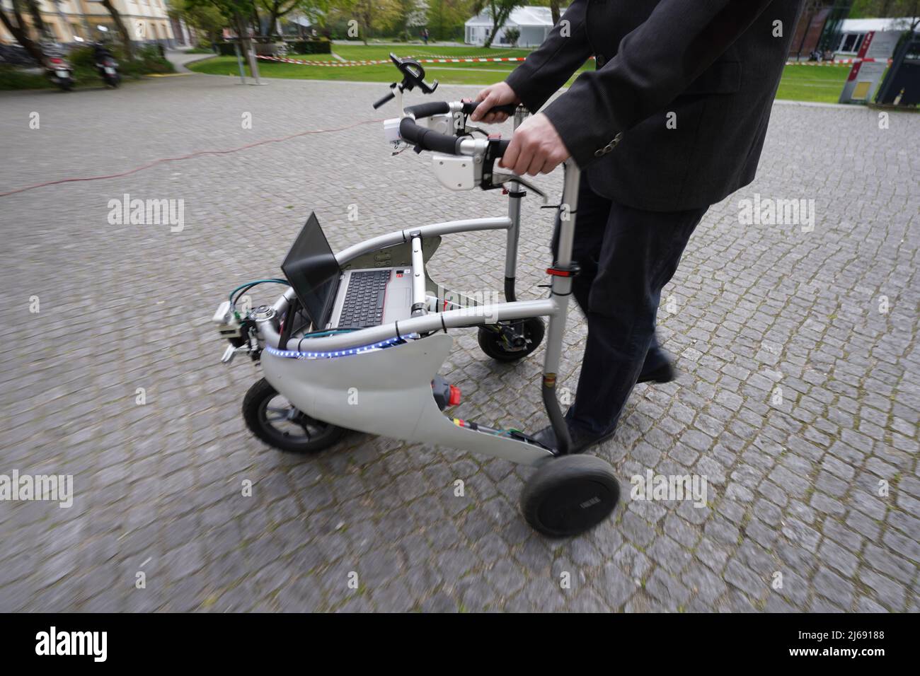 29 April 2022, Hamburg: An employee of HAW Hamburg demonstrates the  so-called Shared Guide Dog 4.0, a navigation assistance system for visually  impaired people, at the expert event on the test track