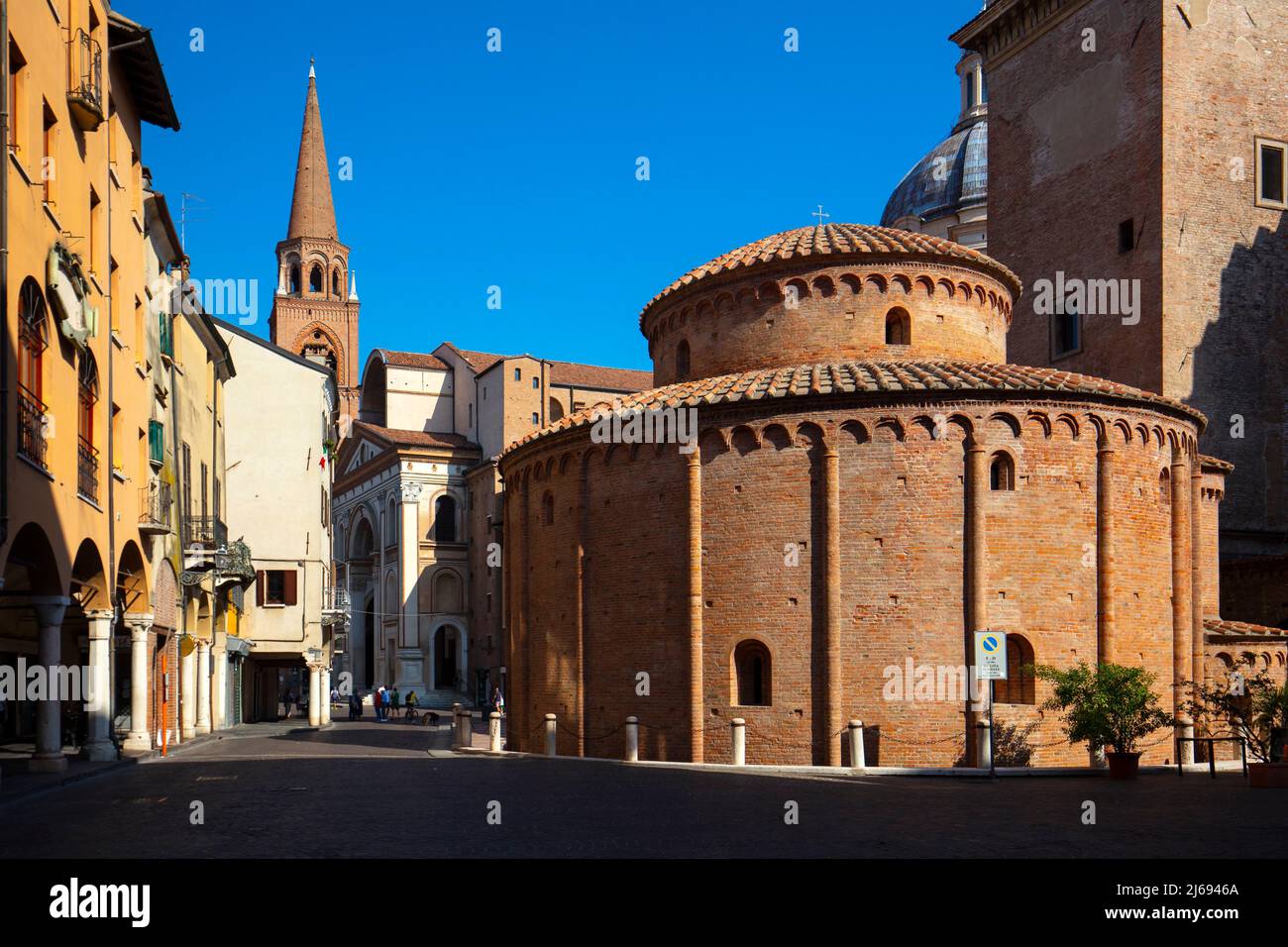 Piazza delle Erbe, Mantova (Mantua), Lombardia (Lombardy), Italy Stock Photo