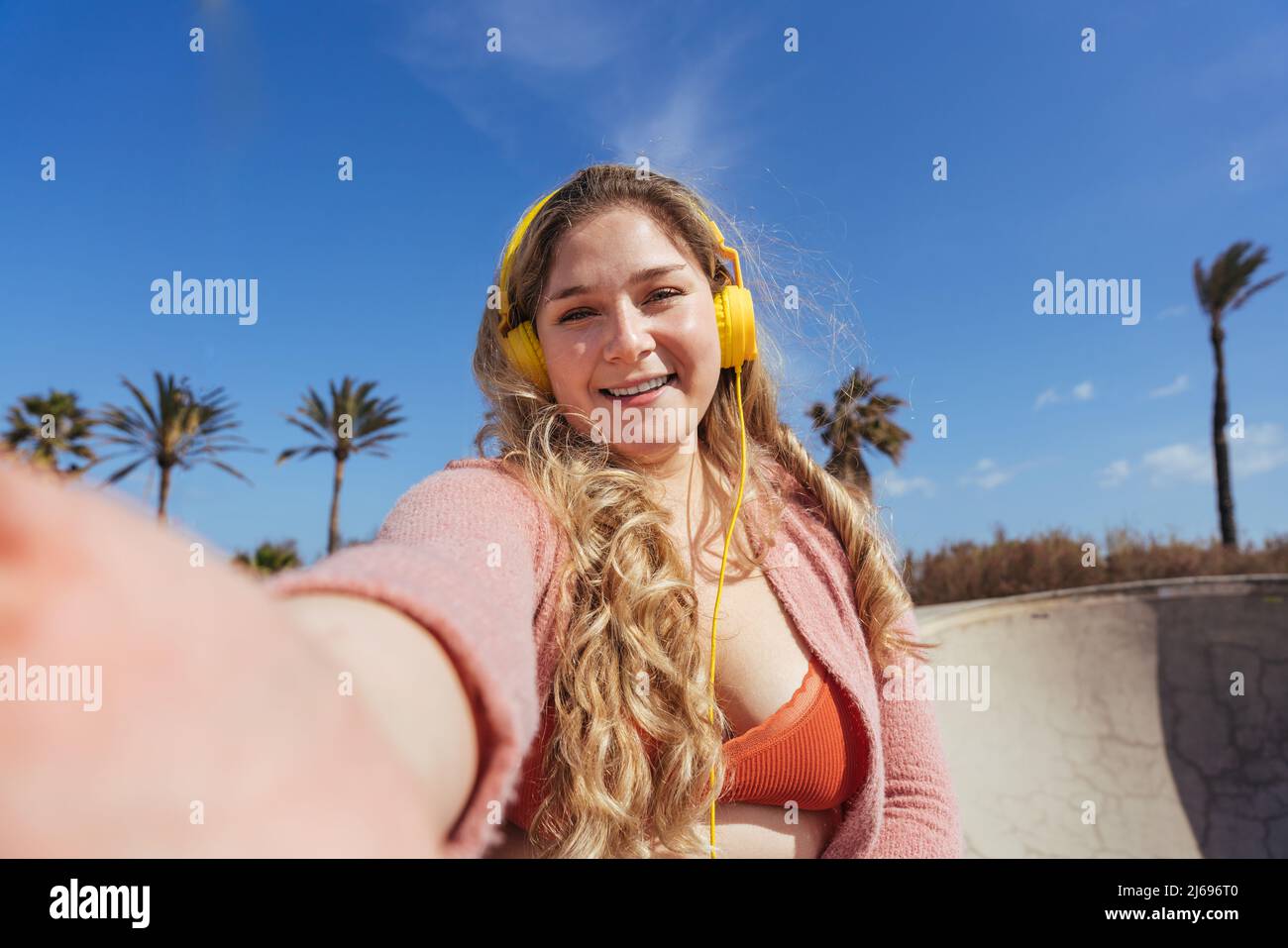 Curvy woman chubby pretty 30s hi-res stock photography and images - Alamy