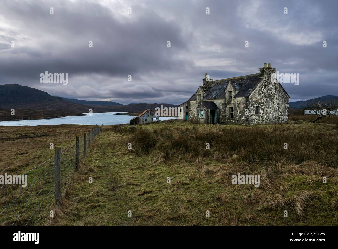 Abandoned croft house overlooking Loch Siophort and the Harris Hills, Arivruaich, Isle of Lewis, Outer Hebrides, Scotland, United Kingdom, Europe Stock Photo