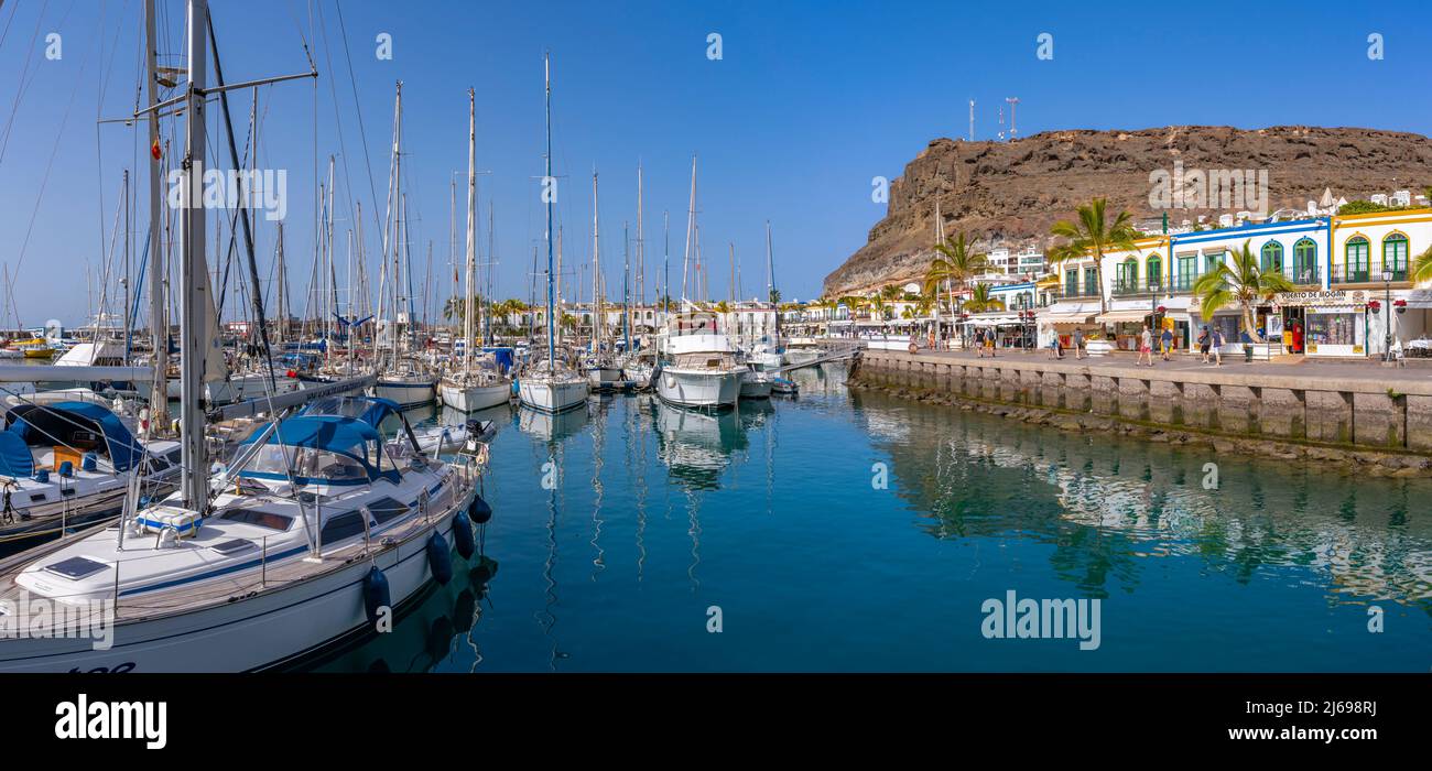 View of boats and colourful buildings along the promenade in the old town, Puerto de Mogan, Gran Canaria, Canary Islands, Spain, Atlantic, Europe Stock Photo