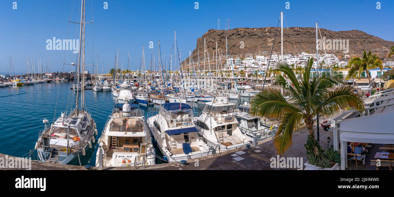 View of boats and colourful buildings along the promenade in the old town, Puerto de Mogan, Gran Canaria, Canary Islands, Spain, Atlantic, Europe Stock Photo