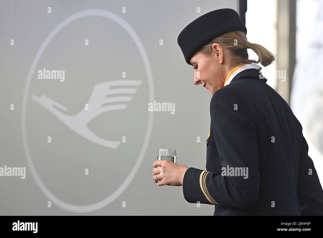Cabin staff hi-res stock photography and images - Alamy