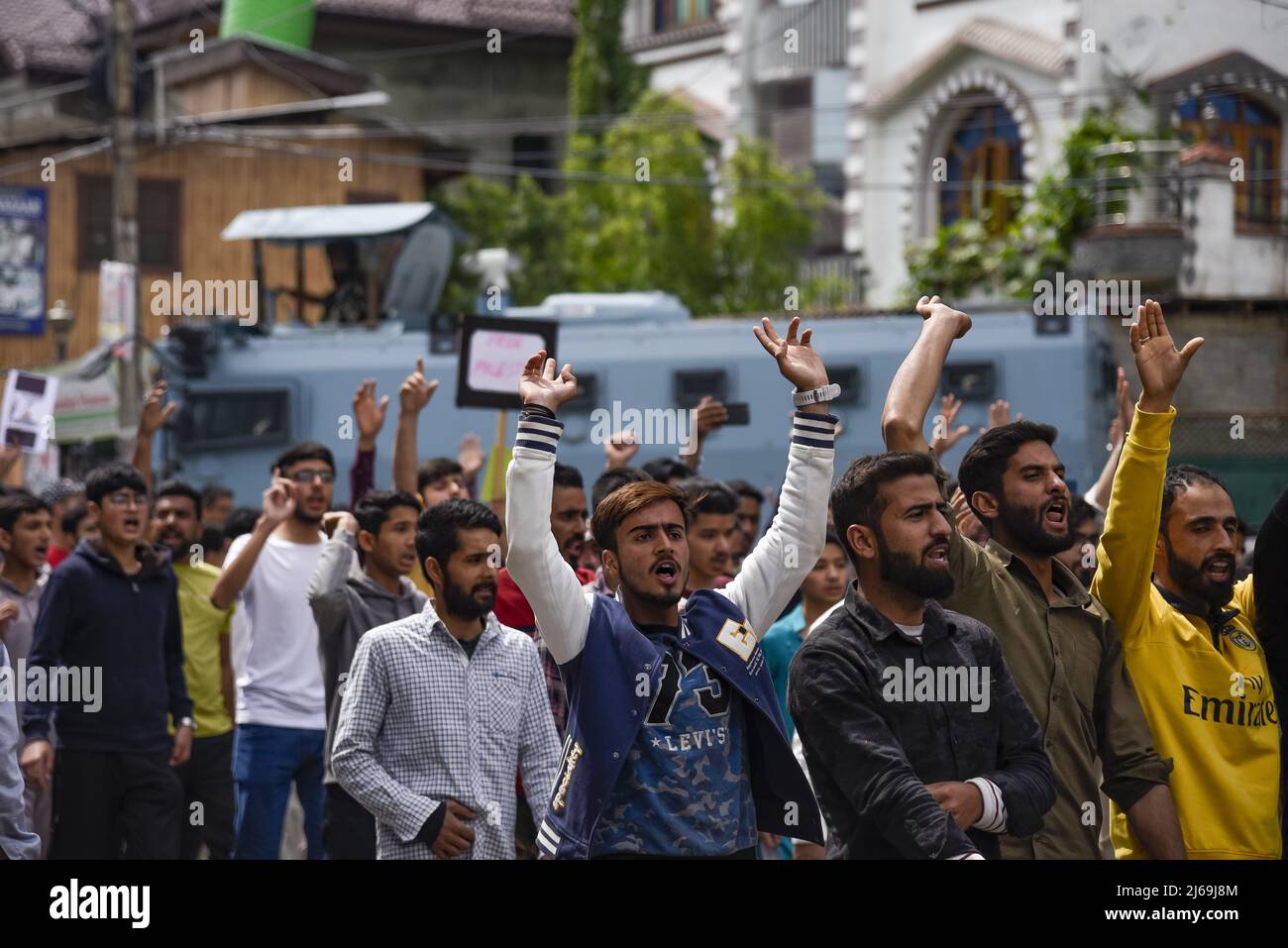 Kashmir, India. 29th Apr, 2022. Kashmiri Muslims shout Pro Palestine ...