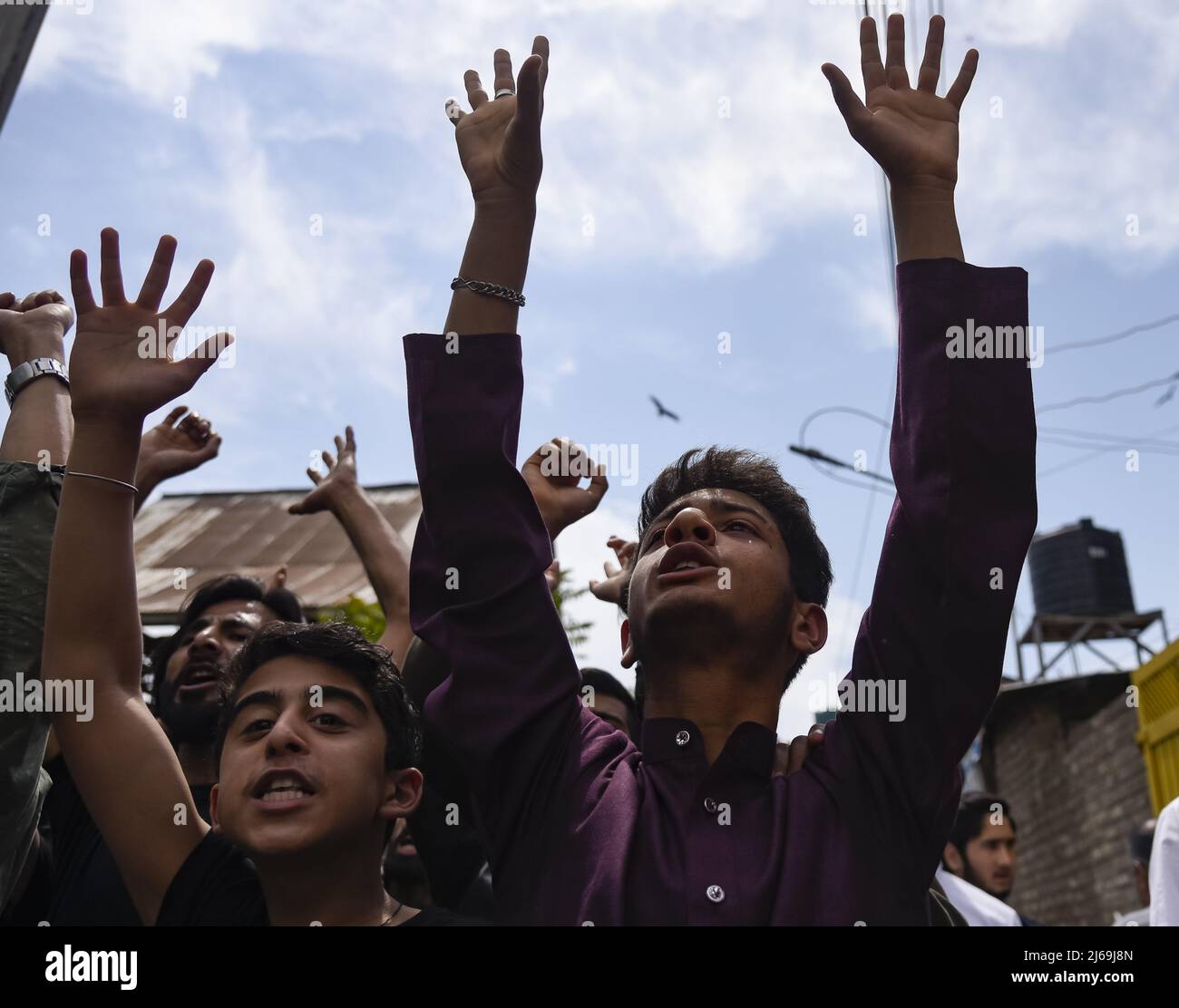 Kashmir, India. 29th Apr, 2022. Kashmiri Muslims shout Pro Palestine ...