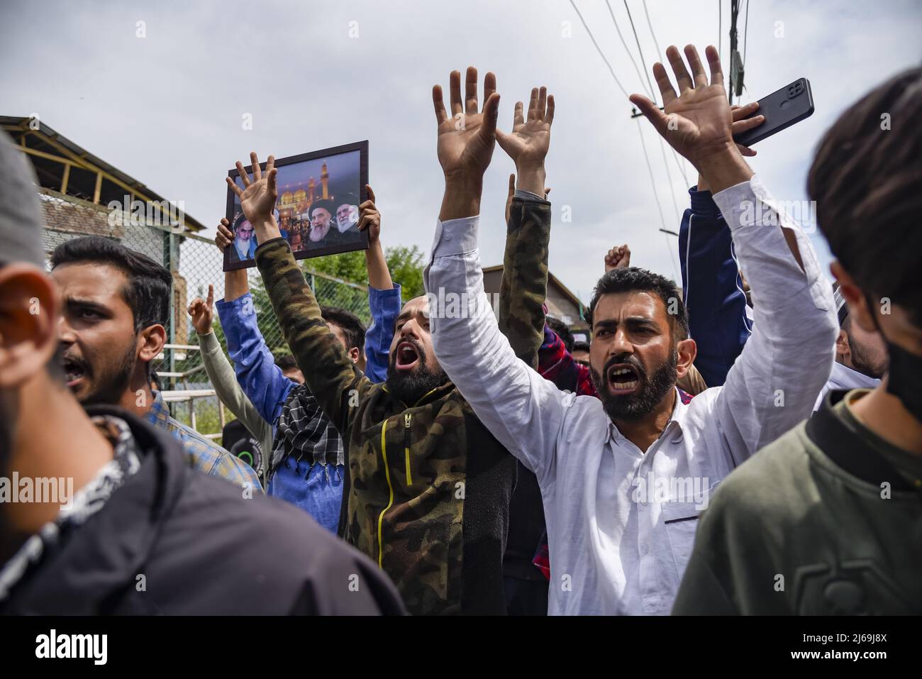 Kashmir, India. 29th Apr, 2022. Kashmiri Muslims shout Pro Palestine ...
