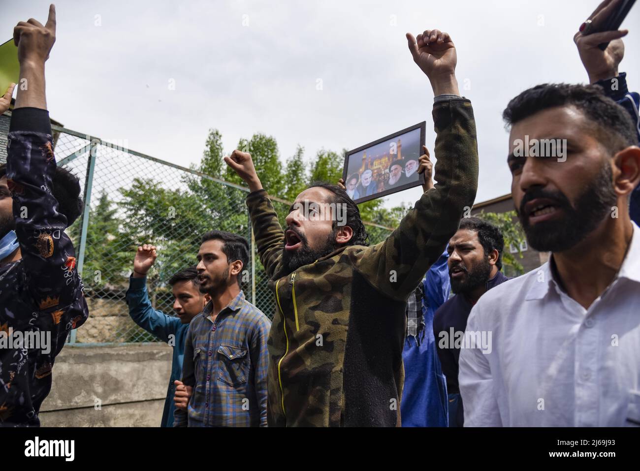 Kashmir, India. 29th Apr, 2022. Kashmiri Muslims shout Pro Palestine ...