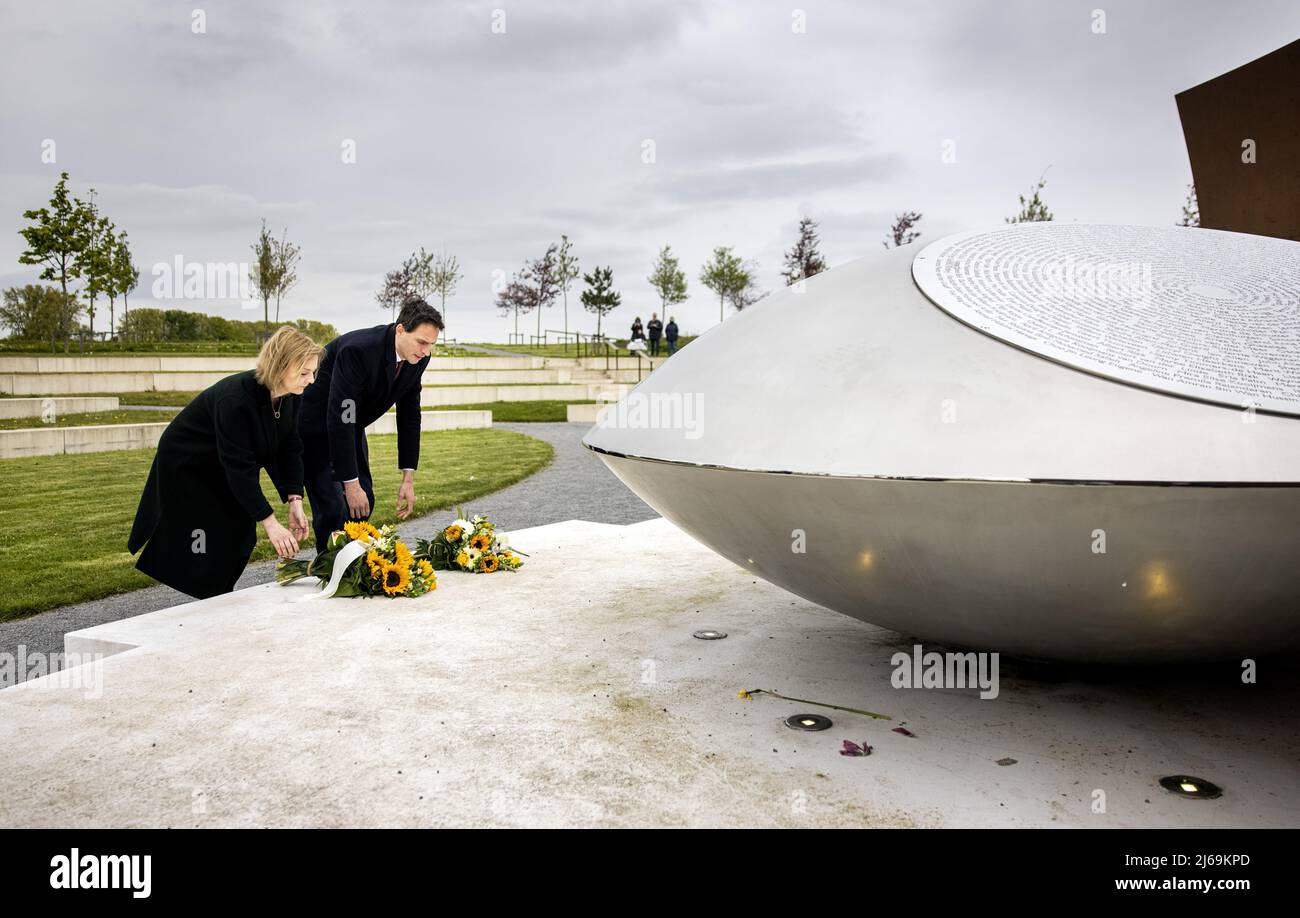 Vijfhuizen, Netherlands. 29th Apr, 2022. 2022-04-29 15:38:03 VIJFHUIZEN - Minister Wopke Hoekstra (Foreign Affairs) and his British colleague Liz Truss are laying flowers at the MH17 monument. Truss was in the Netherlands to speak with Hoekstra about holding perpetrators of war crimes in Ukraine responsible. ANP RAMON VAN FLYMEN netherlands out - belgium out Credit: ANP/Alamy Live News Stock Photo