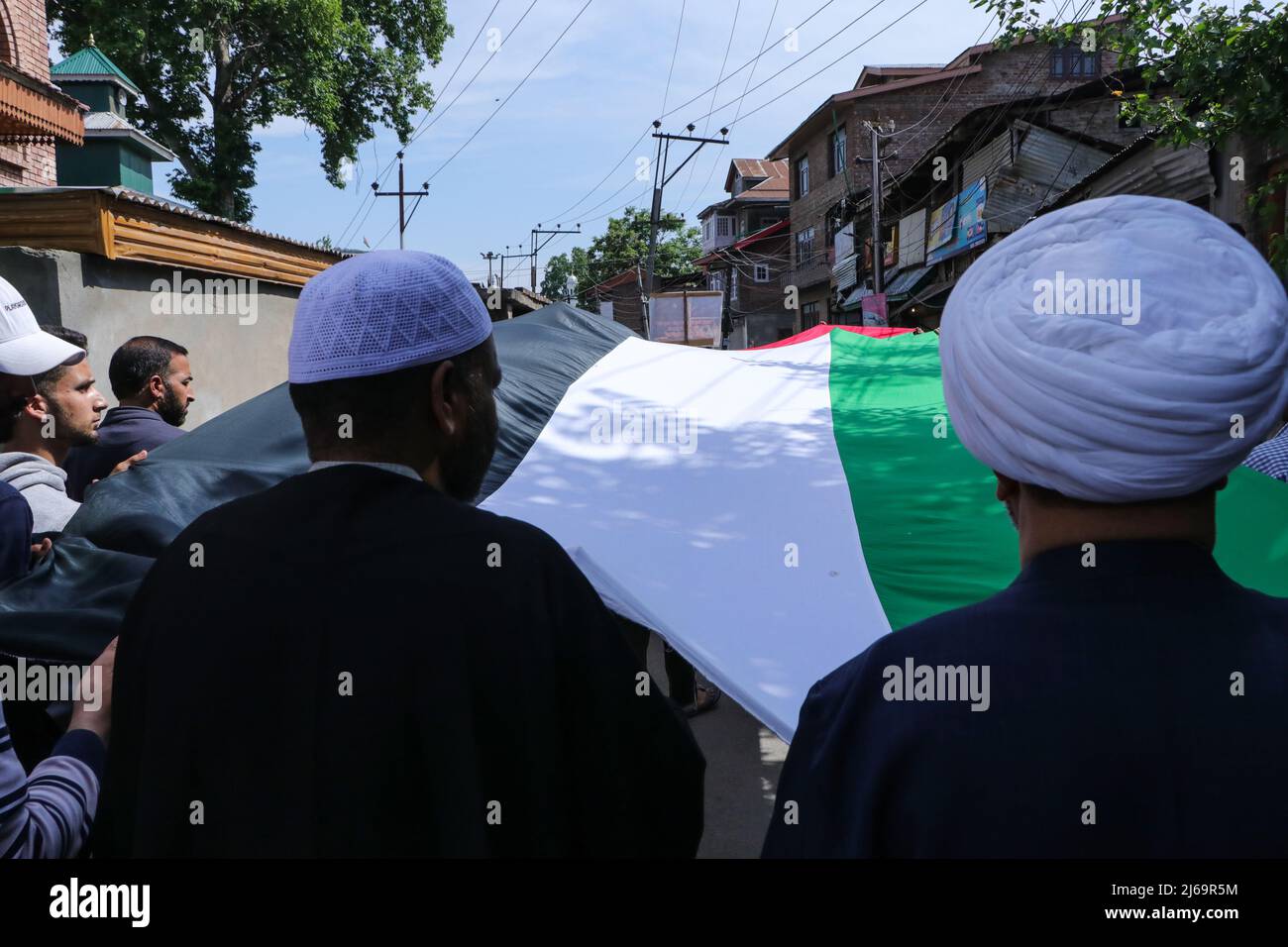 Kashmir, India. 29th Apr, 2022. Kashmiri Muslims leaders hold the Palestinian flag during a rally marking al-Quds (Jerusalem) day in the Srinagar, Jammu and Kashmir. - An initiative started by the late Iranian revolutionary leader Ayatollah Ruhollah Khomeini, Quds Day is held annually on the last Friday of the Muslim fasting month of Ramadan. (Photo by Adil Abass/Pacific Press) Credit: Pacific Press Media Production Corp./Alamy Live News Stock Photo