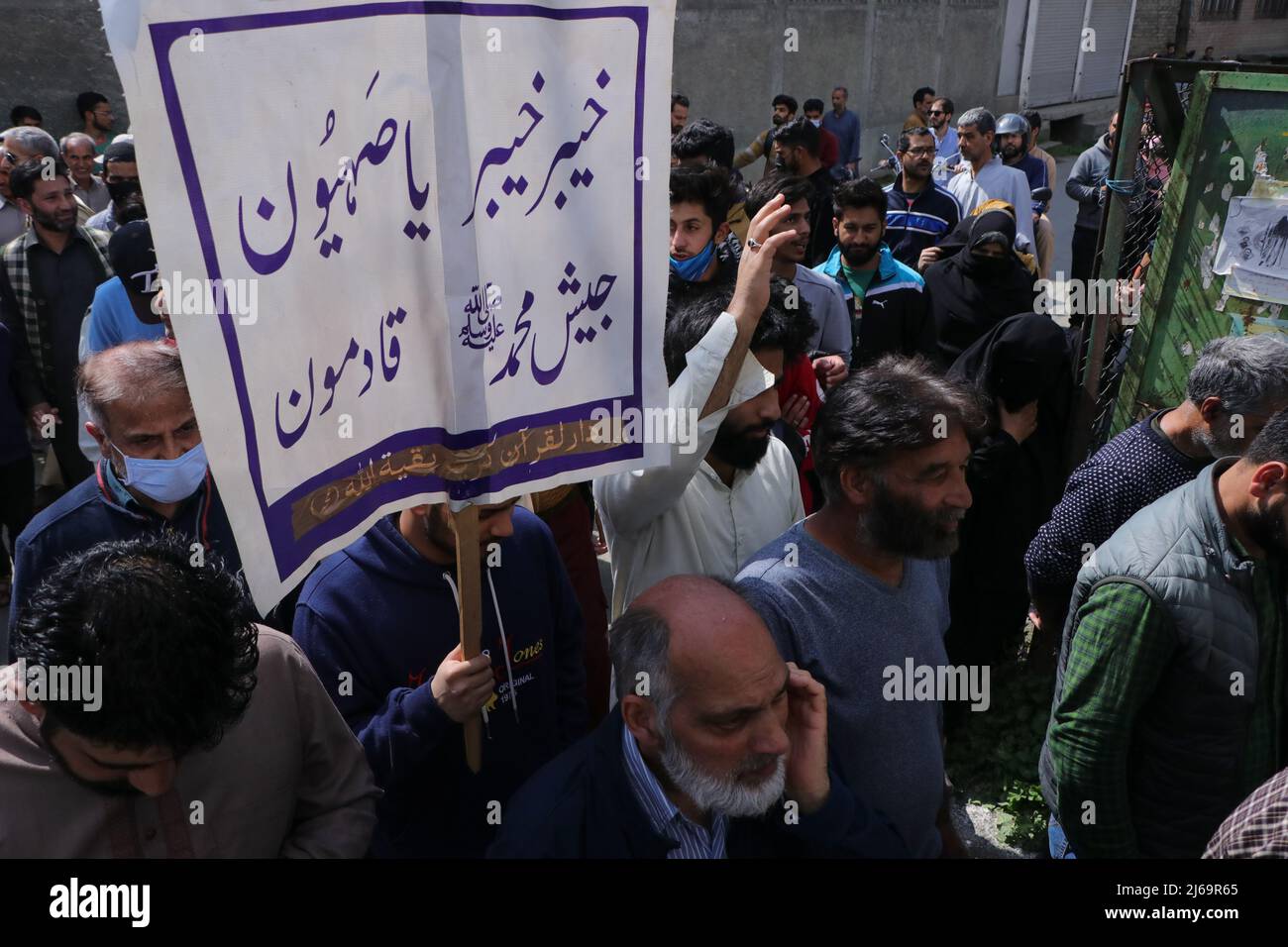 Kashmir, India. 29th Apr, 2022. A Kashmiri Muslim holds a poster during ...