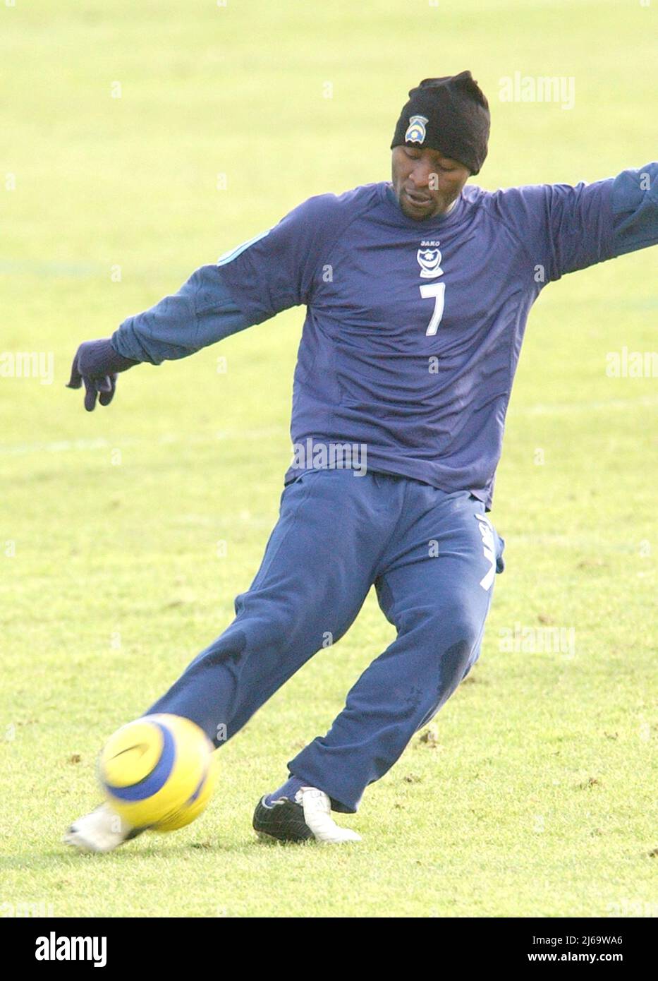 LOMANA LUA LUA TRAINING  FOR WEST BROM 15-12-05  PIC MIKE WALKER, 2005 Stock Photo
