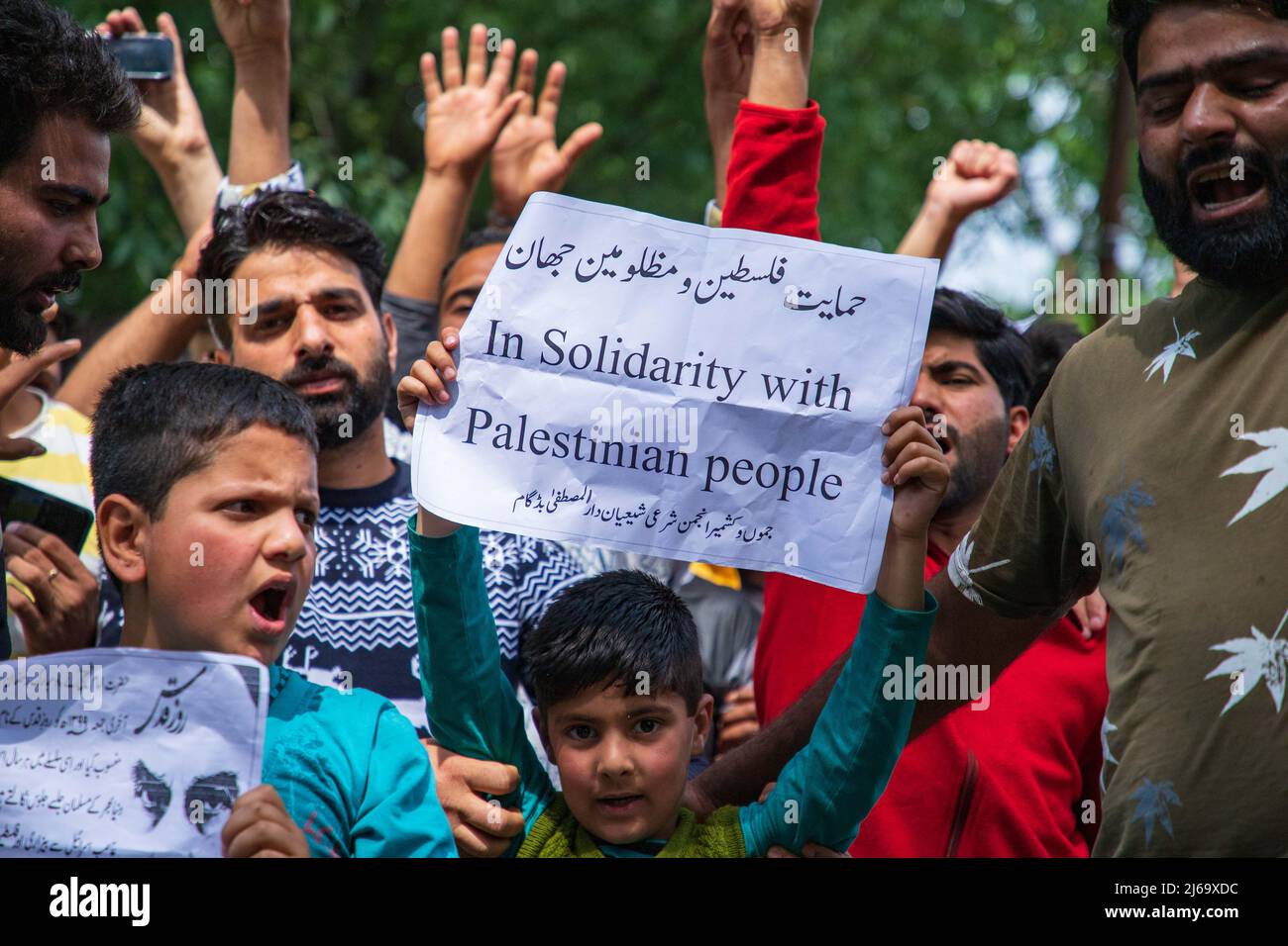 Kashmiri Shiite Muslims shout pro Palestine and anti Israel slogans ...