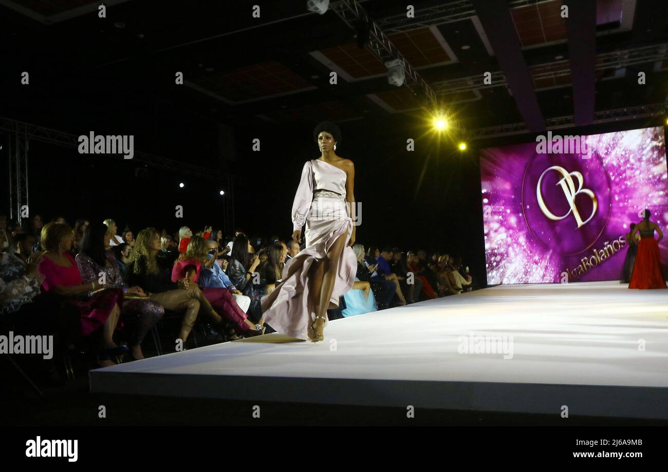 April 28, 2022, Valencia, Carabobo, Venezuela: Abril29, 2022. Modelo luce  un traje de la diseÃ±adora internacional de moda, de fama internacional,  Olga BolaÃ±os, en la pasarela del WTC Hesperia fashion week, realizado