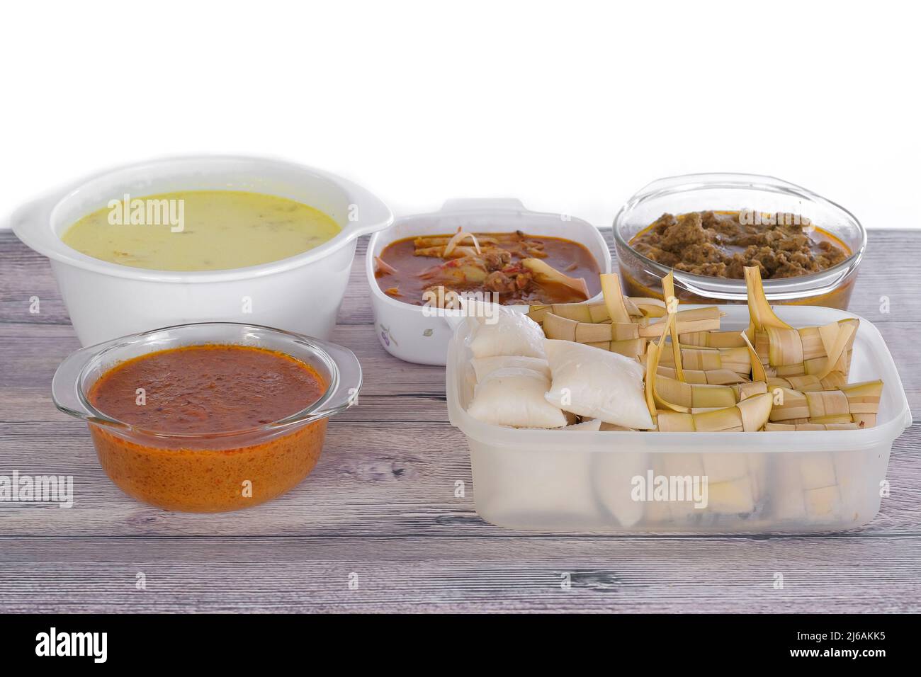 ' Ketupat , Rendang, Kuah Kacang &  Asam Pedas Tetel'  . Traditional celebratory dish of rice cake with several side dishes, popularly served during E Stock Photo