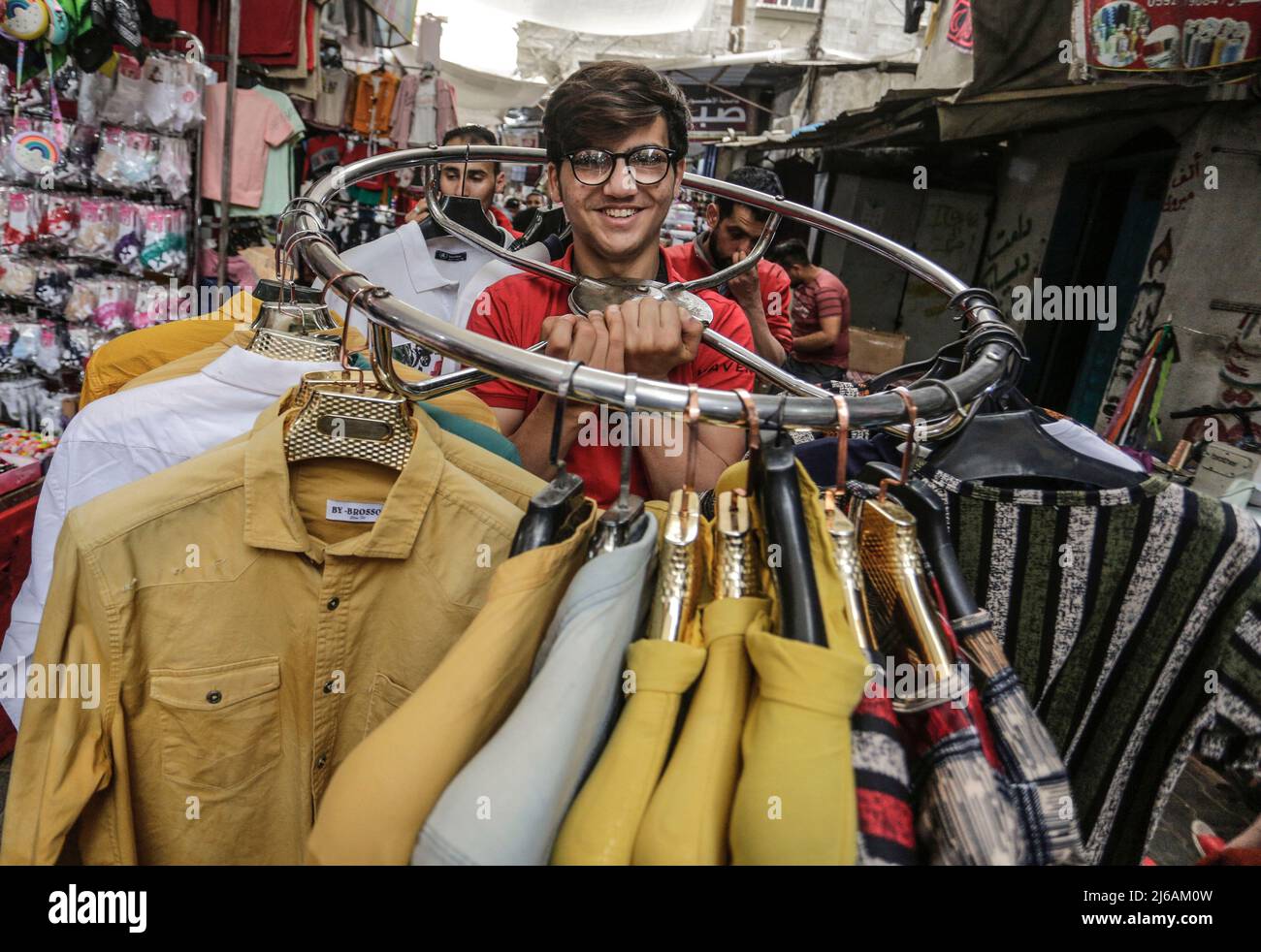 Middle East. 29th Apr, 2022. April 29, 2022, Gaza City, The Gaza Strip, Palestine: Palestinians shop in a local market ahead of the Eid al-Fitr festivities, celebrating the end of the holy Muslim fasting month of Ramadan. (Credit Image: © Mahmoud Issa/Quds Net News via ZUMA Press Wire) Credit: ZUMA Press, Inc./Alamy Live News Stock Photo