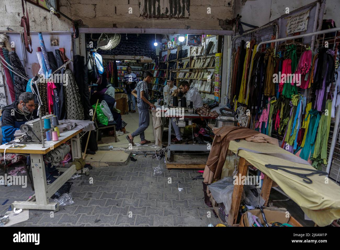 Middle East. 29th Apr, 2022. April 29, 2022, Gaza City, The Gaza Strip, Palestine: Palestinians shop in a local market ahead of the Eid al-Fitr festivities, celebrating the end of the holy Muslim fasting month of Ramadan. (Credit Image: © Mahmoud Issa/Quds Net News via ZUMA Press Wire) Credit: ZUMA Press, Inc./Alamy Live News Stock Photo