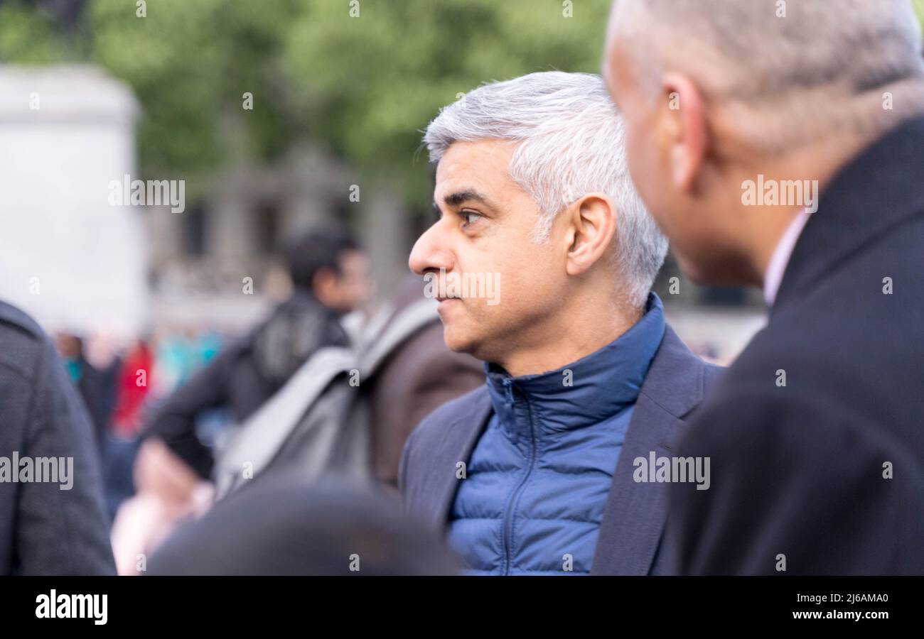 London, UK. 29th April 2022. Sadiq Khan, Mayor of London attends and meets members of the public at the Open Iftar in central London, organised by Ramadan Tent Project, people come to share an evening meal to break fast ahead of the end of Ramadan. Credit: glosszoom/Alamy Live News Stock Photo