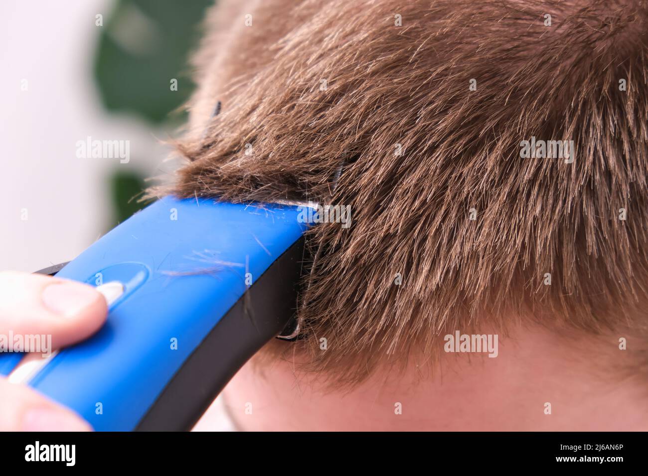 Black man cuts hair hi-res stock photography and images - Alamy