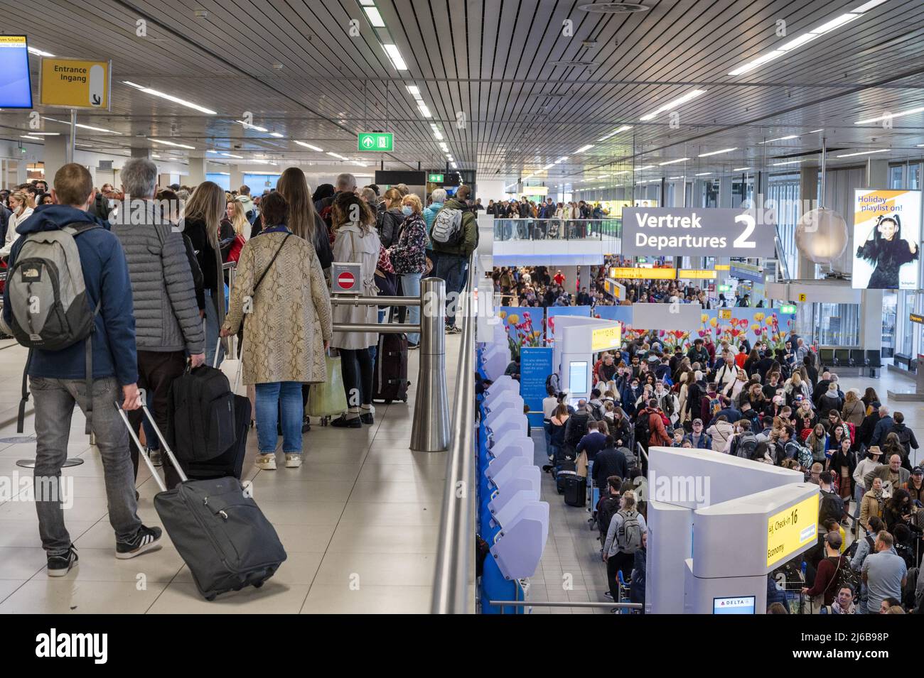 Schiphol, Netherlands. 30th Apr, 2022. 2022-04-30 07:01:20 SCHIPHOL - Schiphol Airport is very busy this weekend. The airport is facing serious staff shortages because there are hundreds of vacancies at the check-in desks, security and in the baggage basement that cannot be filled. ANP EVERT ELZINGA netherlands out - belgium out Credit: ANP/Alamy Live News Stock Photo