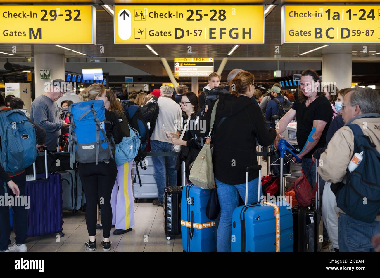 Schiphol, Netherlands. 30th Apr, 2022. 2022-04-30 07:26:43 SCHIPHOL - Schiphol Airport is very busy this weekend. The airport is facing serious staff shortages because there are hundreds of vacancies at the check-in desks, security and in the baggage basement that cannot be filled. ANP EVERT ELZINGA netherlands out - belgium out Credit: ANP/Alamy Live News Stock Photo