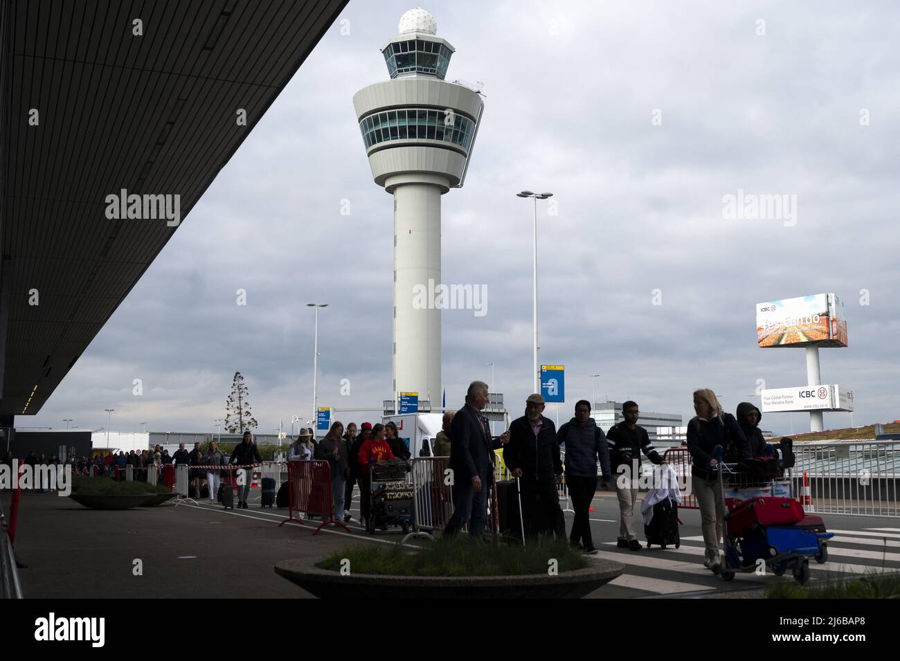 Schiphol, Netherlands. 30th Apr, 2022. 2022-04-30 07:40:29 SCHIPHOL - Schiphol Airport is very busy this weekend. The airport is facing serious staff shortages because there are hundreds of vacancies at the check-in desks, security and in the baggage basement that cannot be filled. ANP EVERT ELZINGA netherlands out - belgium out Credit: ANP/Alamy Live News Stock Photo