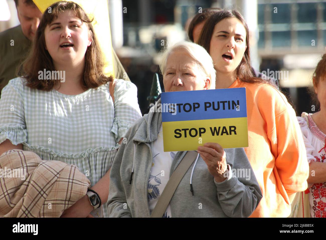 Raise awareness of the war in ukraine hi-res stock photography and ...