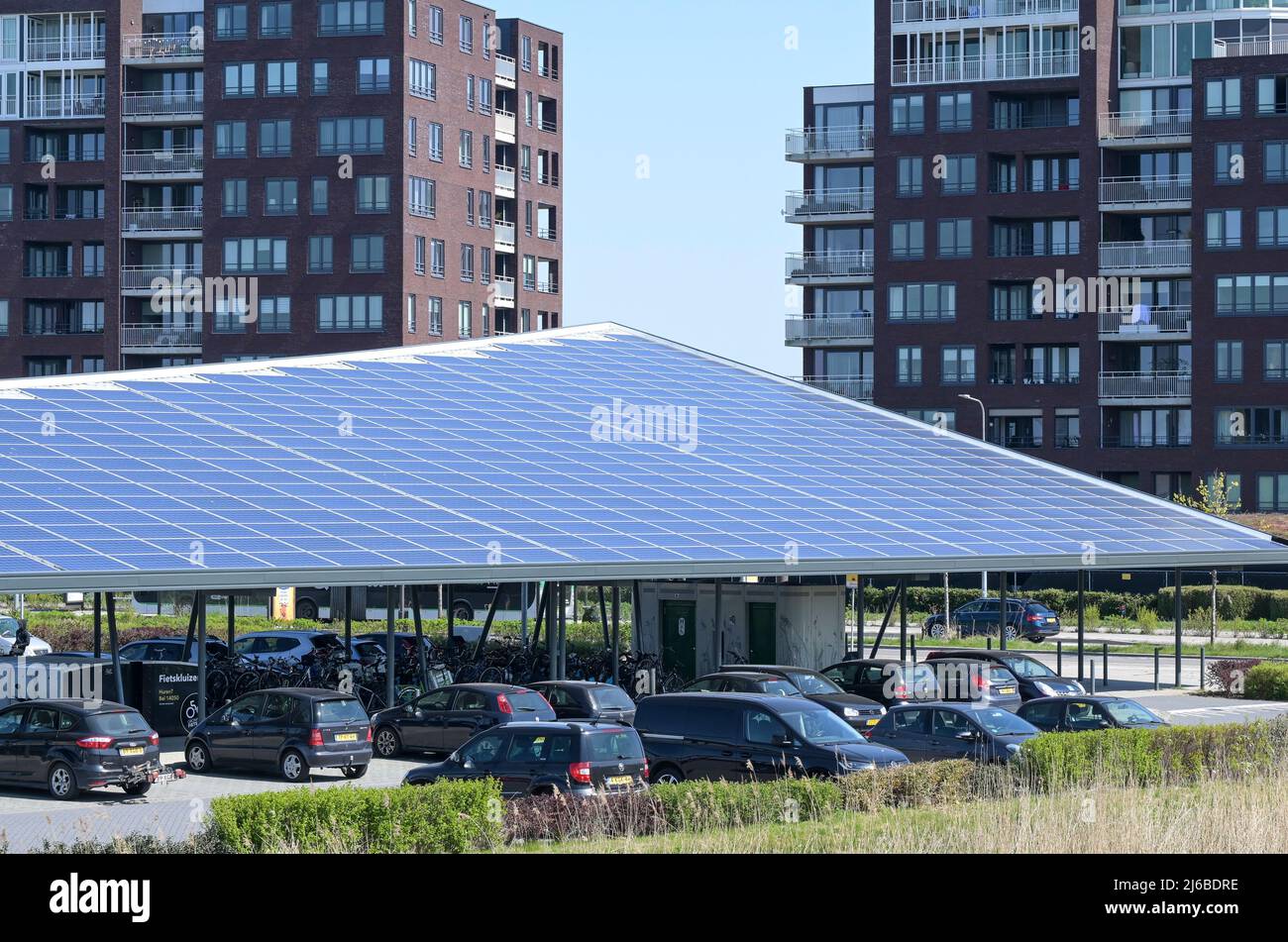 NETHERLANDS, Groningen, Reitdiep, P+R Park and Ride parking place with solar panel / NIEDERLANDE, Groningen, Park und Ride Parkplatz mit Solardach Stock Photo