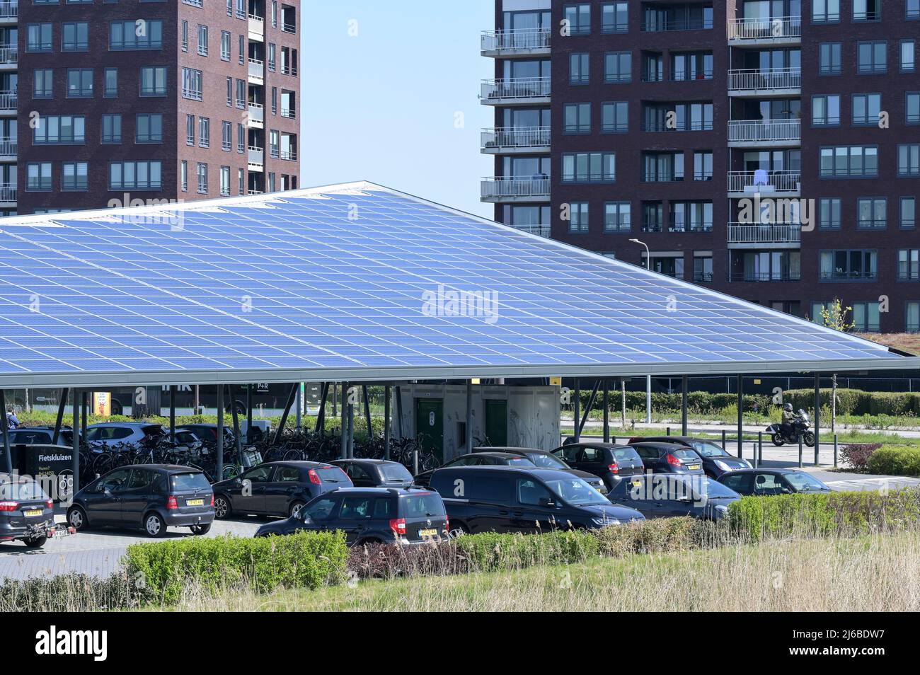 NETHERLANDS, Groningen, Reitdiep, P+R Park and Ride parking place with solar panel / NIEDERLANDE, Groningen, Park und Ride Parkplatz mit Solardach Stock Photo