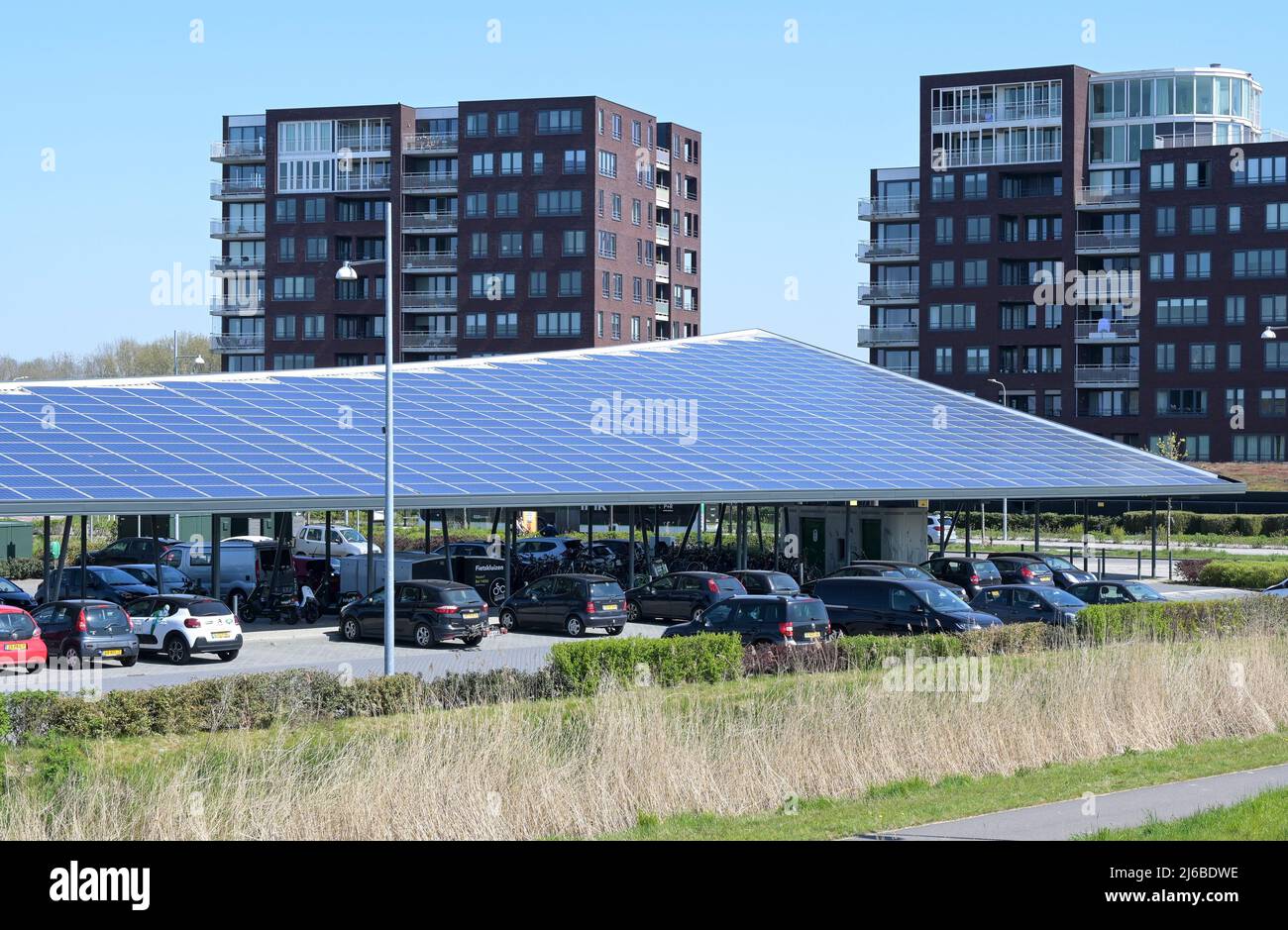 NETHERLANDS, Groningen, Reitdiep, P+R Park and Ride parking place with solar panel / NIEDERLANDE, Groningen, Park und Ride Parkplatz mit Solardach Stock Photo