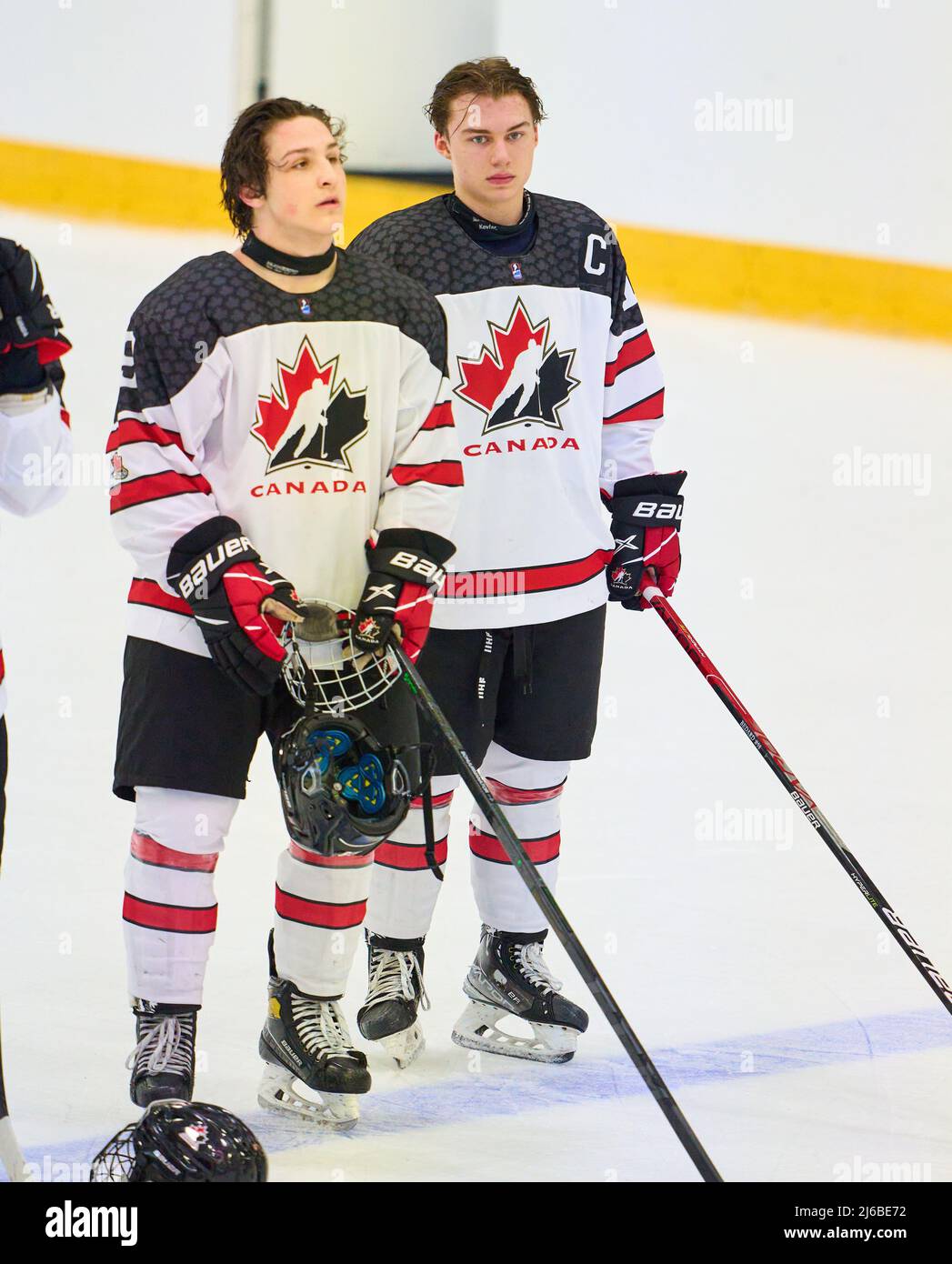 Team Canada with captain Connor Bedard, CAN U18 Nr
