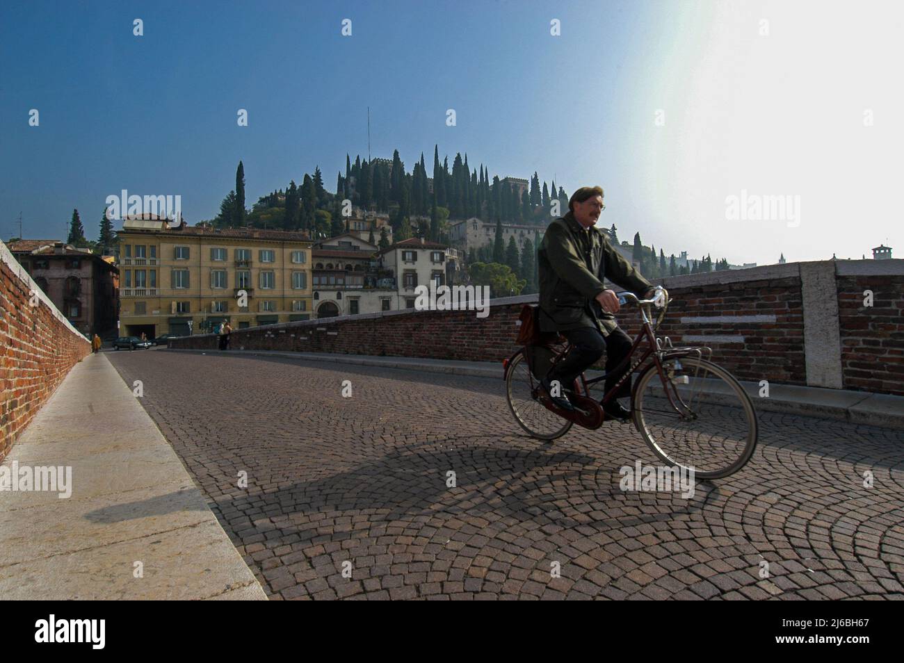Verona, Italy 14/10/2005: man on bike on the Pietra bridge and castel S. Pietro. ©Andrea Sabbadini Stock Photo - Alamy