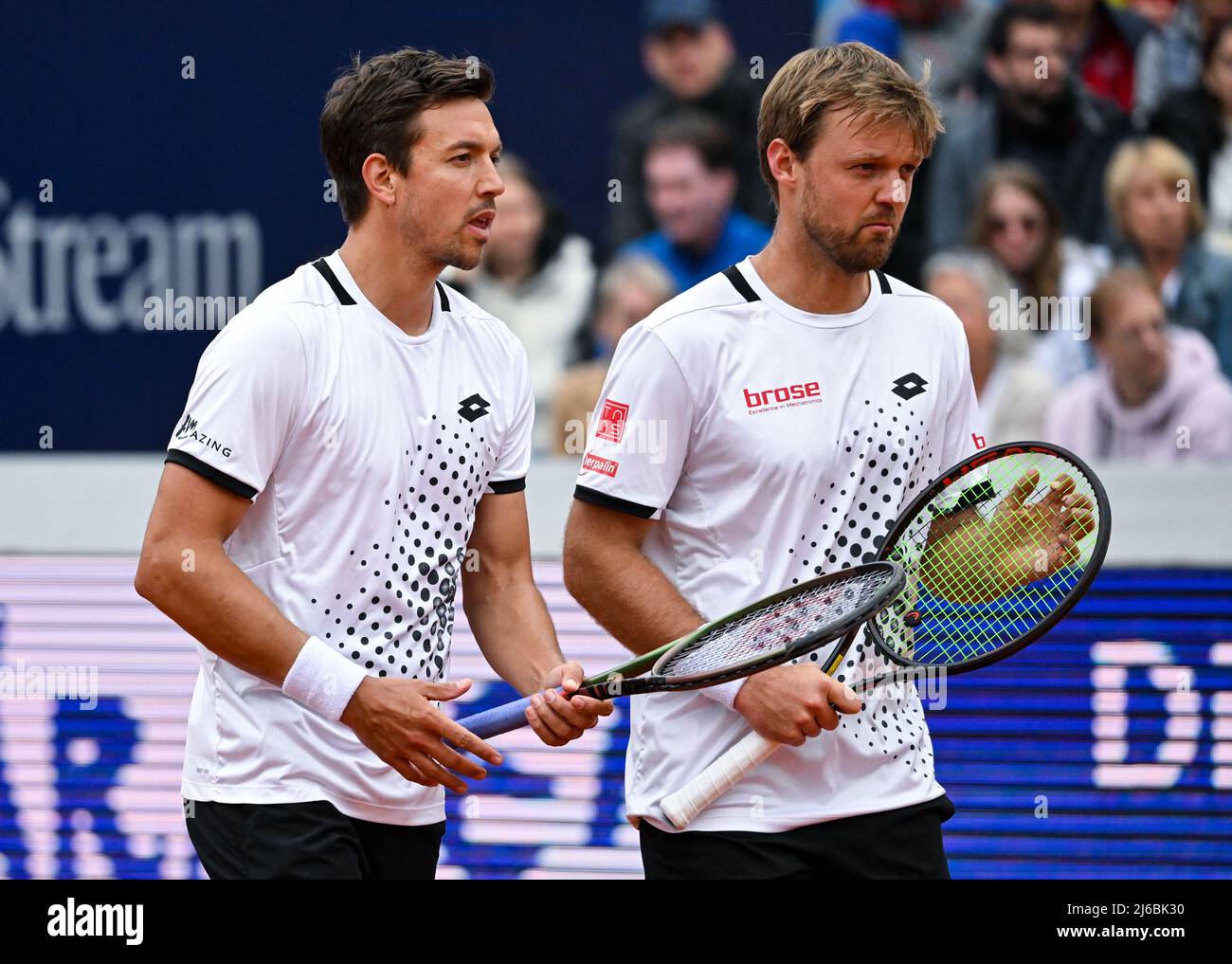 30 April 2022, Bavaria, Munich: Tennis: ATP Tour - Munich, Doubles, Men,  Semifinals. Krawietz (Germany) and Mies (Germany) - Lloyd Glasspool (Great  Britain) and Heliövaara (Finland). Kevin Krawietz (r) and Andreas Mies