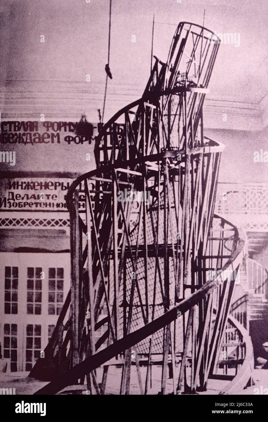 Monument to the third international analysis