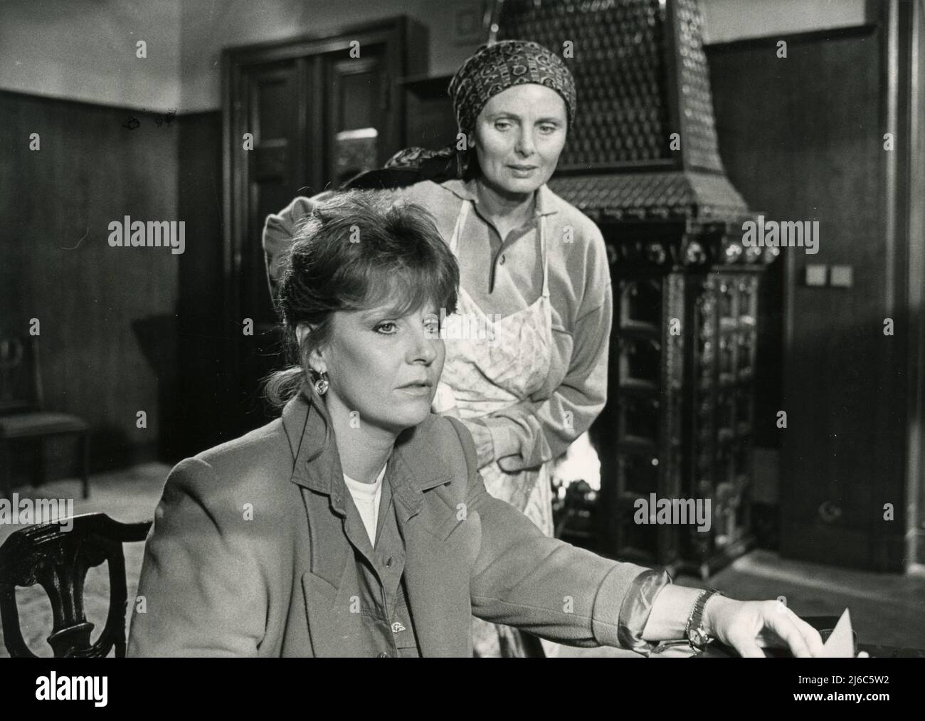 German actresses Ruth Maria Kubitschek (right) and Heidi Bruhl in the movie Im Schatten der Angst, Germany 1988 Stock Photo